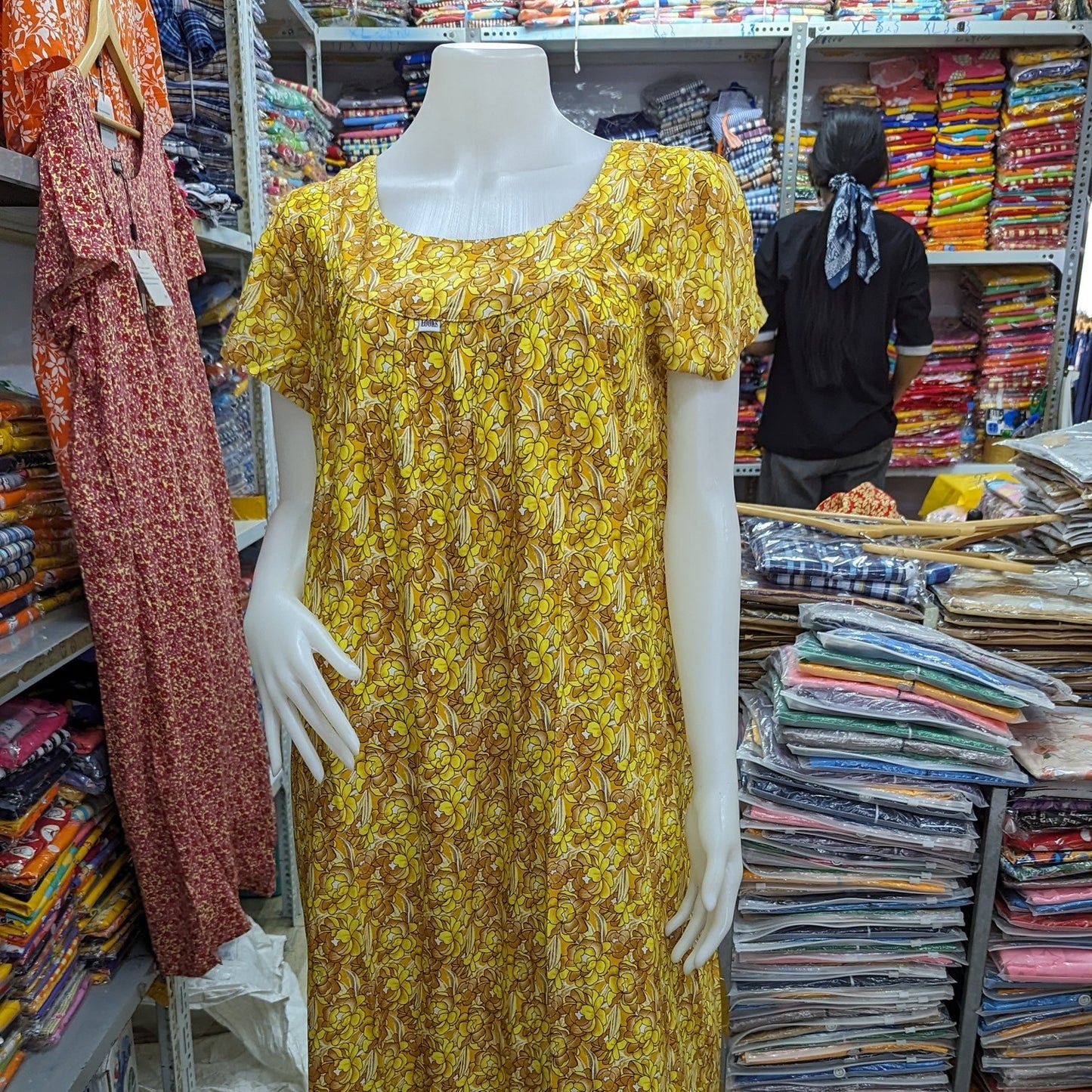 រ៉ូប LOOKSWOMEN សាច់ទន់ ដៃខ្លី