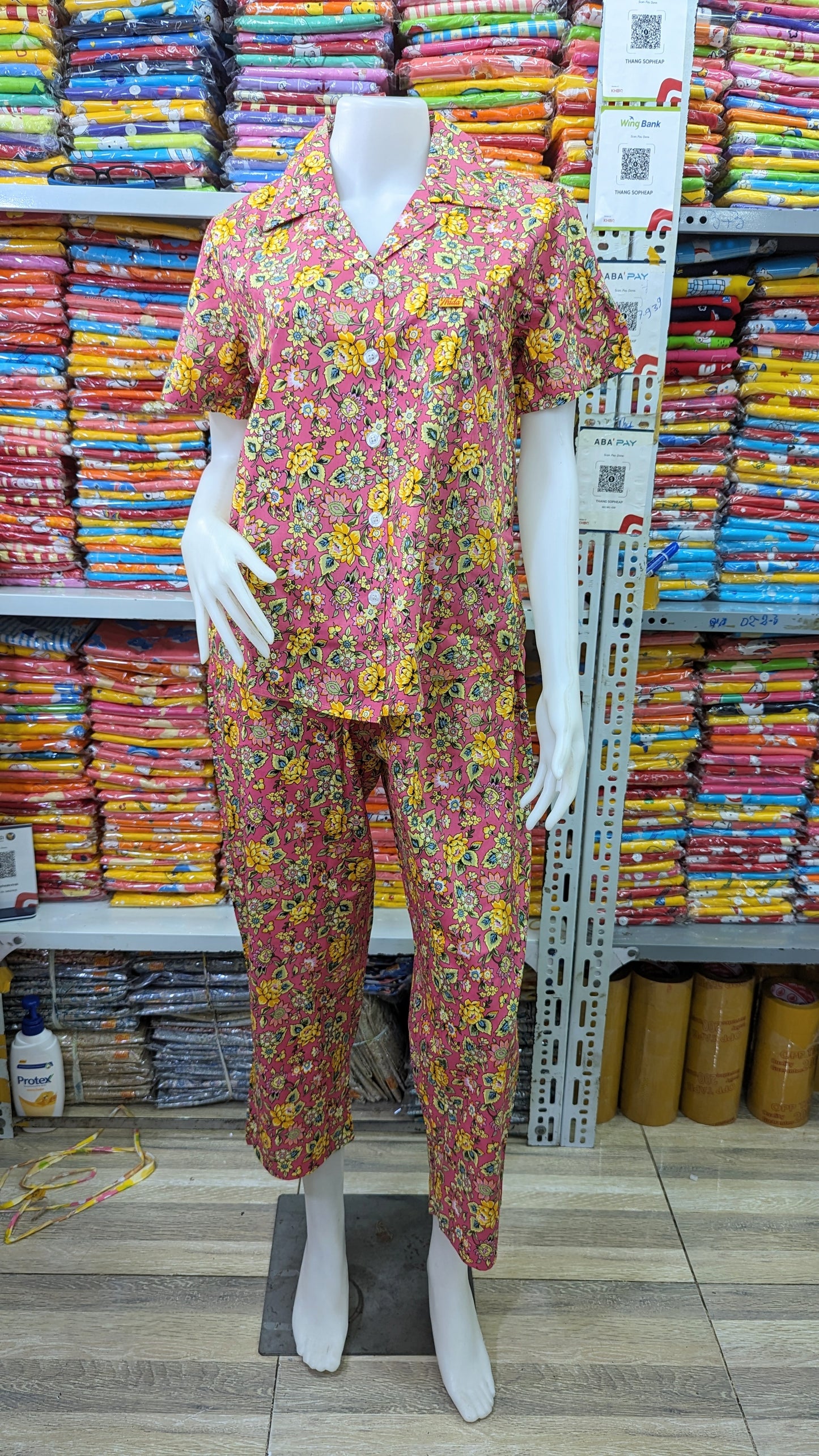 ឈុតផ្កា ធីតា ដៃខ្លី ជើងវែង