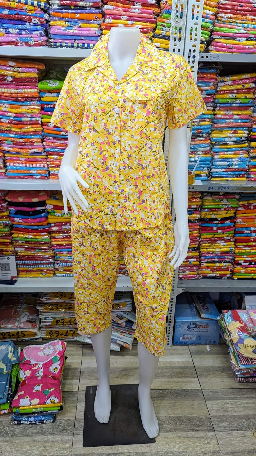 ឈុតផ្កា ធីតា ដៃខ្លី ជើងត្រការ