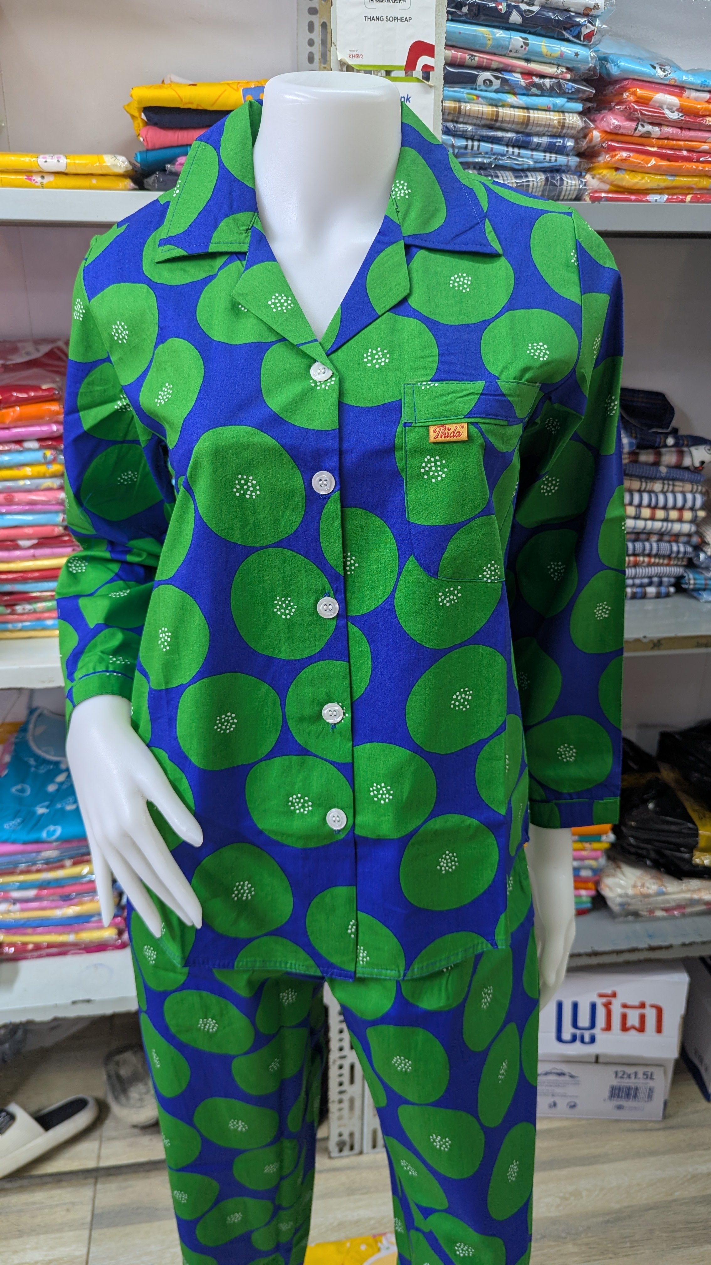 ឈុតផ្កា ធីតា ដៃវែង ជើងវែង