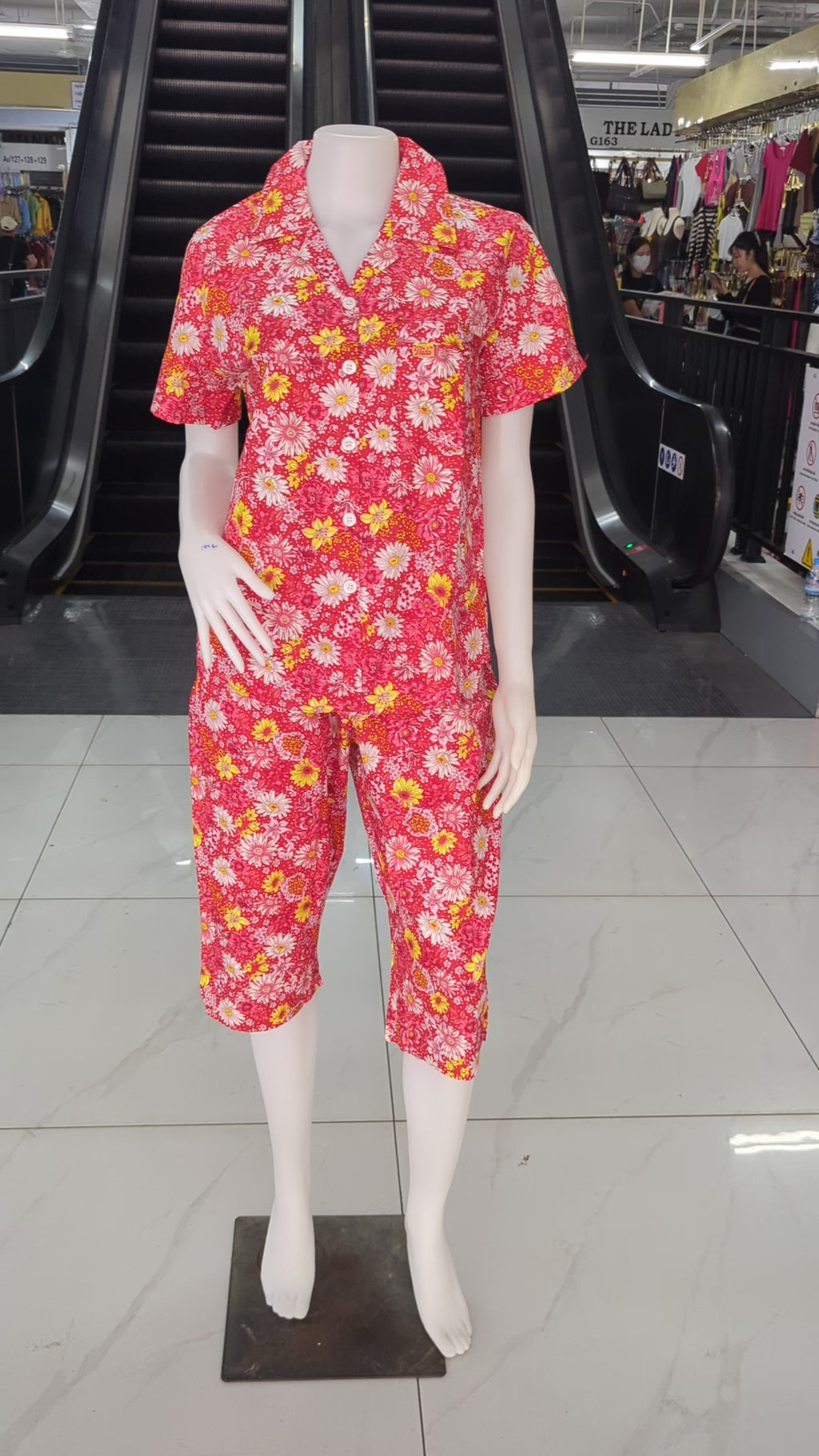 ឈុតផ្កា ធីតា ដៃខ្លី ជើងទ្រការ