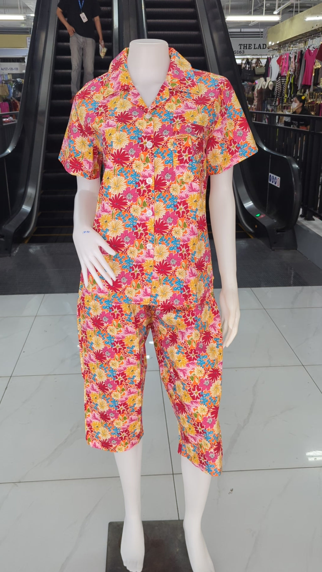 ឈុតផ្កា ធីតា ដៃខ្លី ជើងទ្រការ