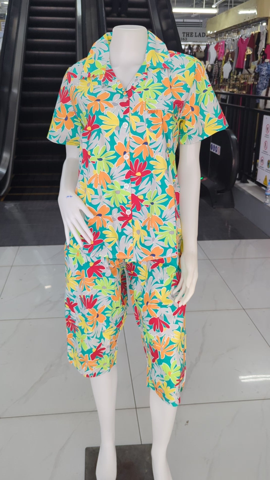 ឈុតផ្កា ធីតា ដៃខ្លី ជើងទ្រការ