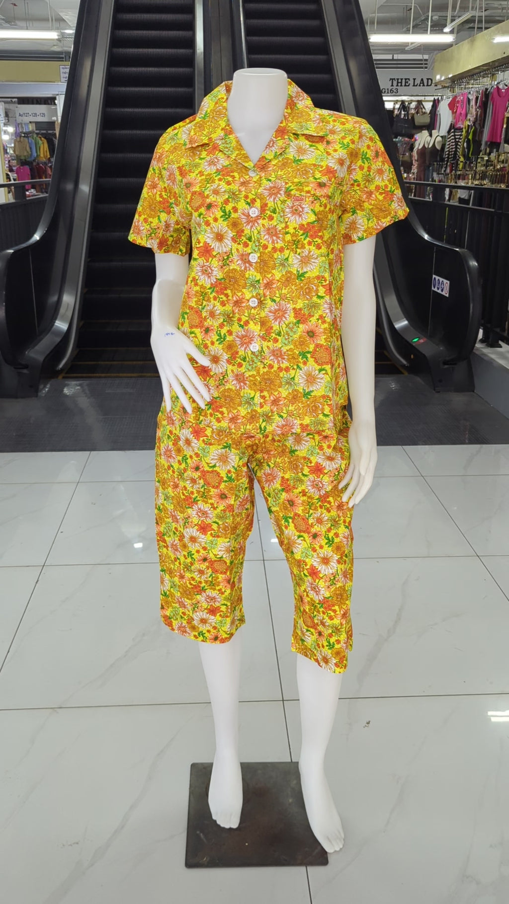 ឈុតផ្កា ធីតា ដៃខ្លី ជើងទ្រការ