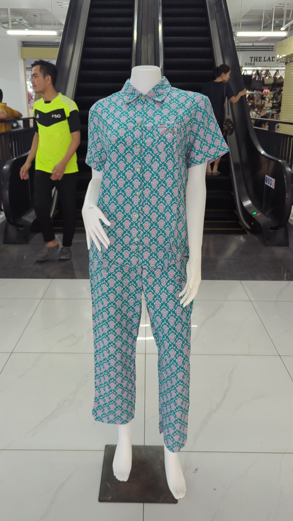 ឈុតឡុកសាច់ទន់ ត្រជាក់