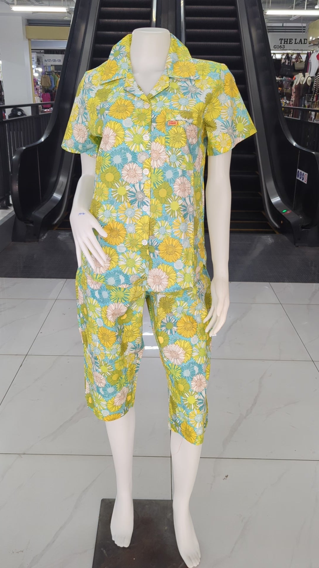 ឈុតផ្កា ធីតា ដៃខ្លី ជើងទ្រការ