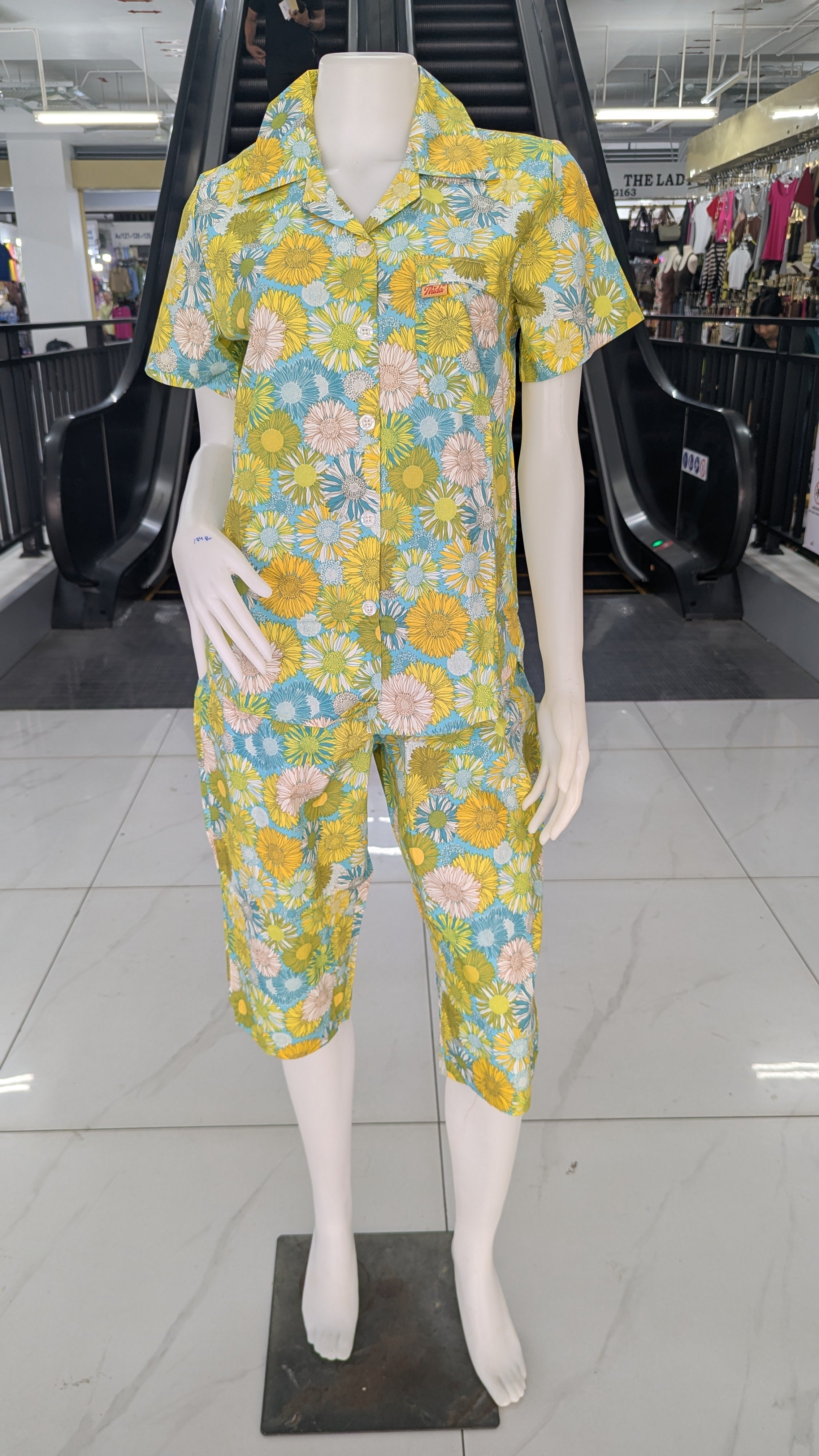 ឈុតផ្កា ធីតា ដៃខ្លី ជើងទ្រការ