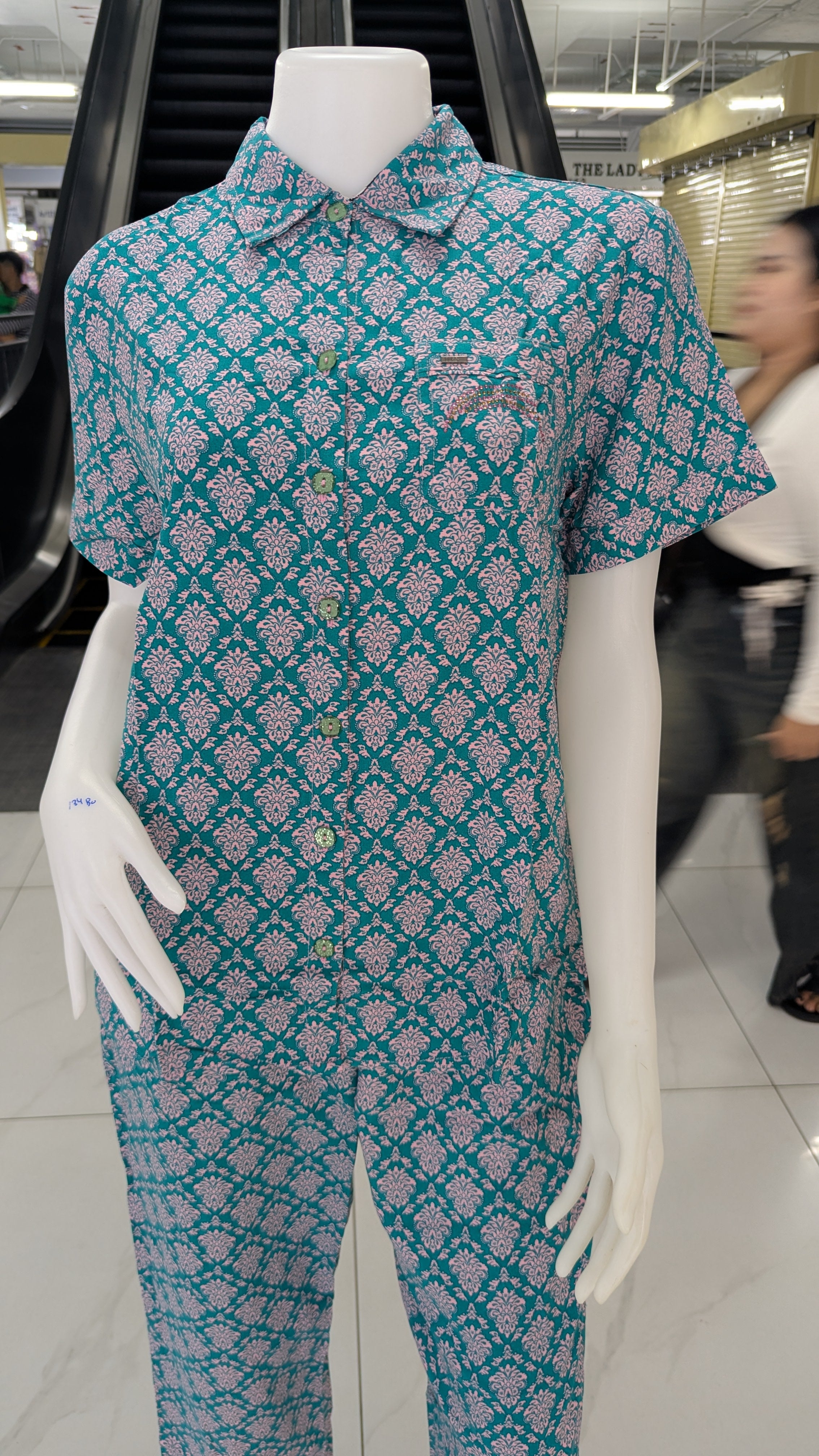 ឈុតឡុកសាច់ទន់ ត្រជាក់