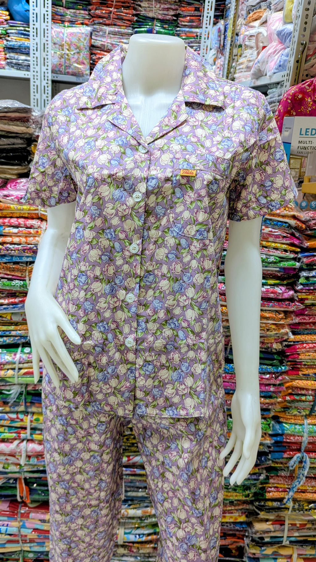 ឈុតផ្កា ធីតា ដៃខ្លី ជើងវែង