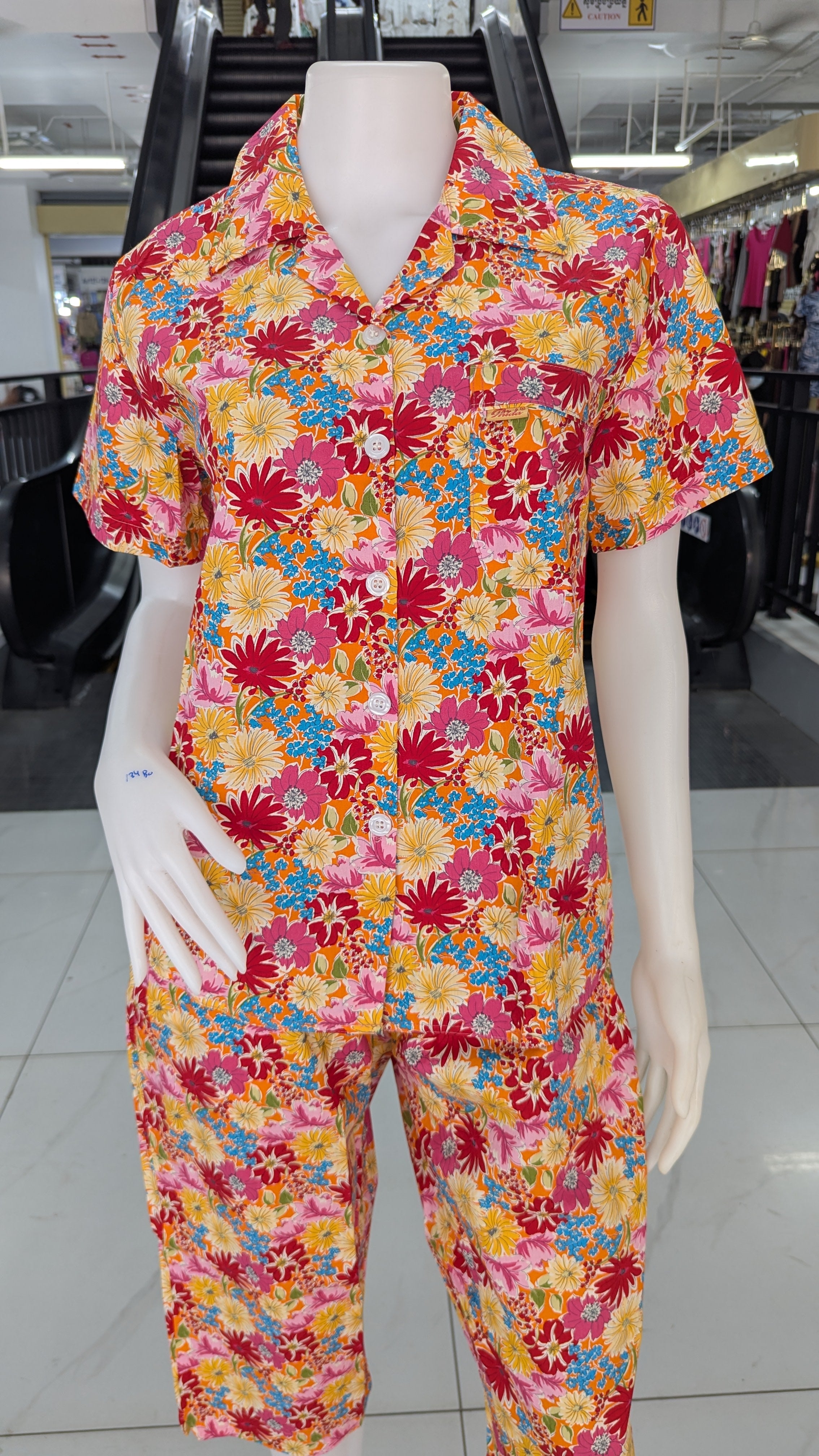 ឈុតផ្កា ធីតា ដៃខ្លី ជើងទ្រការ