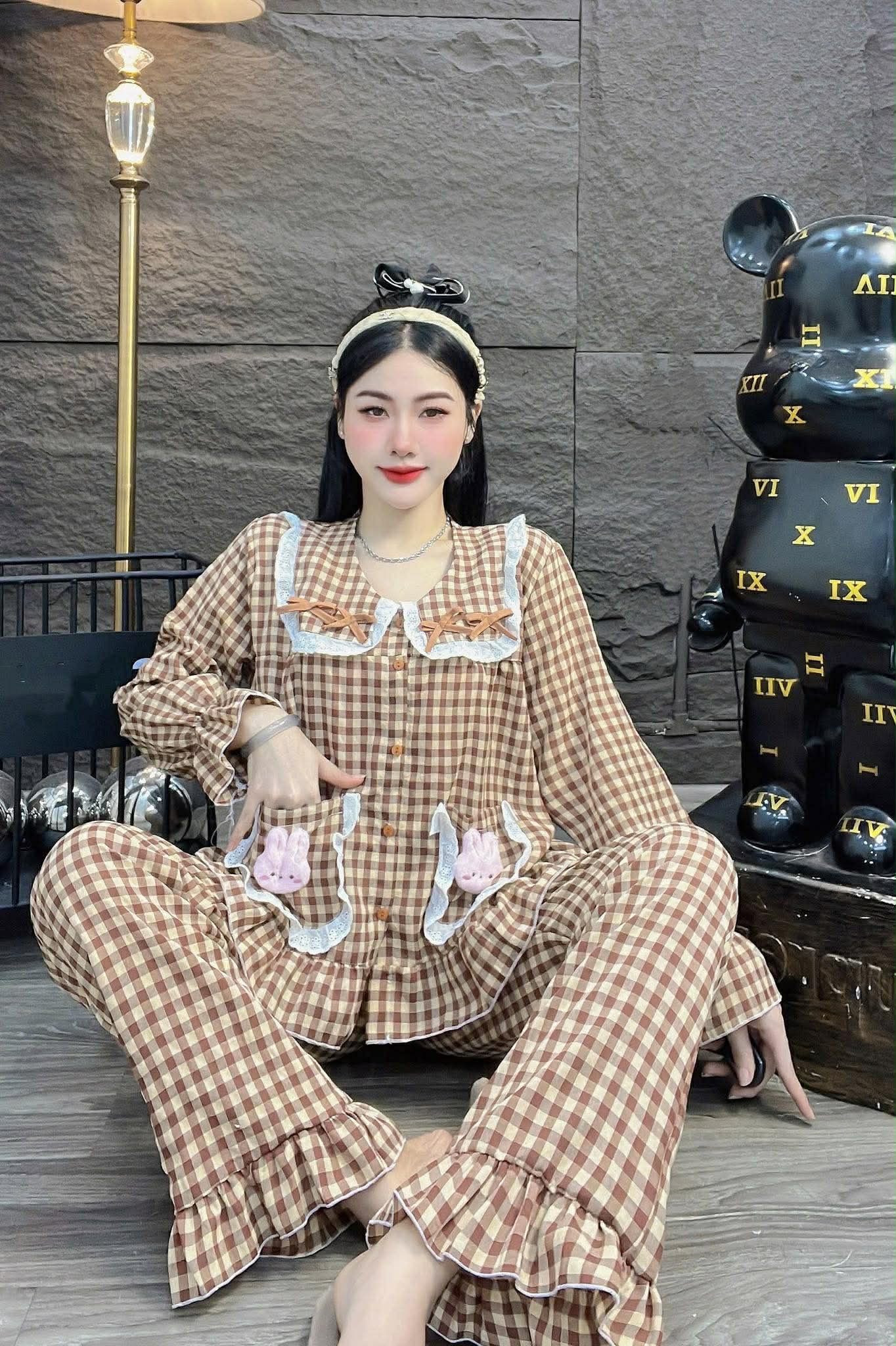 ឈុតការ៉ូសាច់ឡេនីន ដៃវែង ជើងវែង