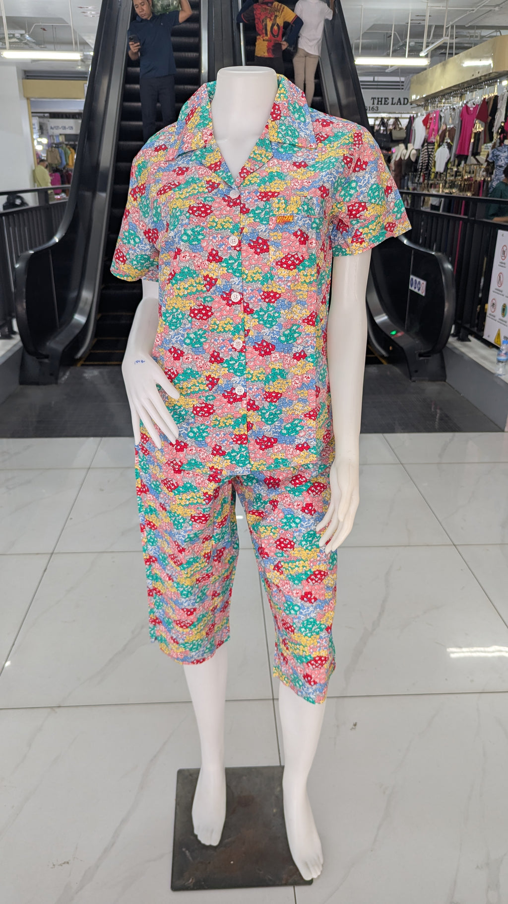 ឈុតផ្កា ធីតា ដៃខ្លី ជើងទ្រការ