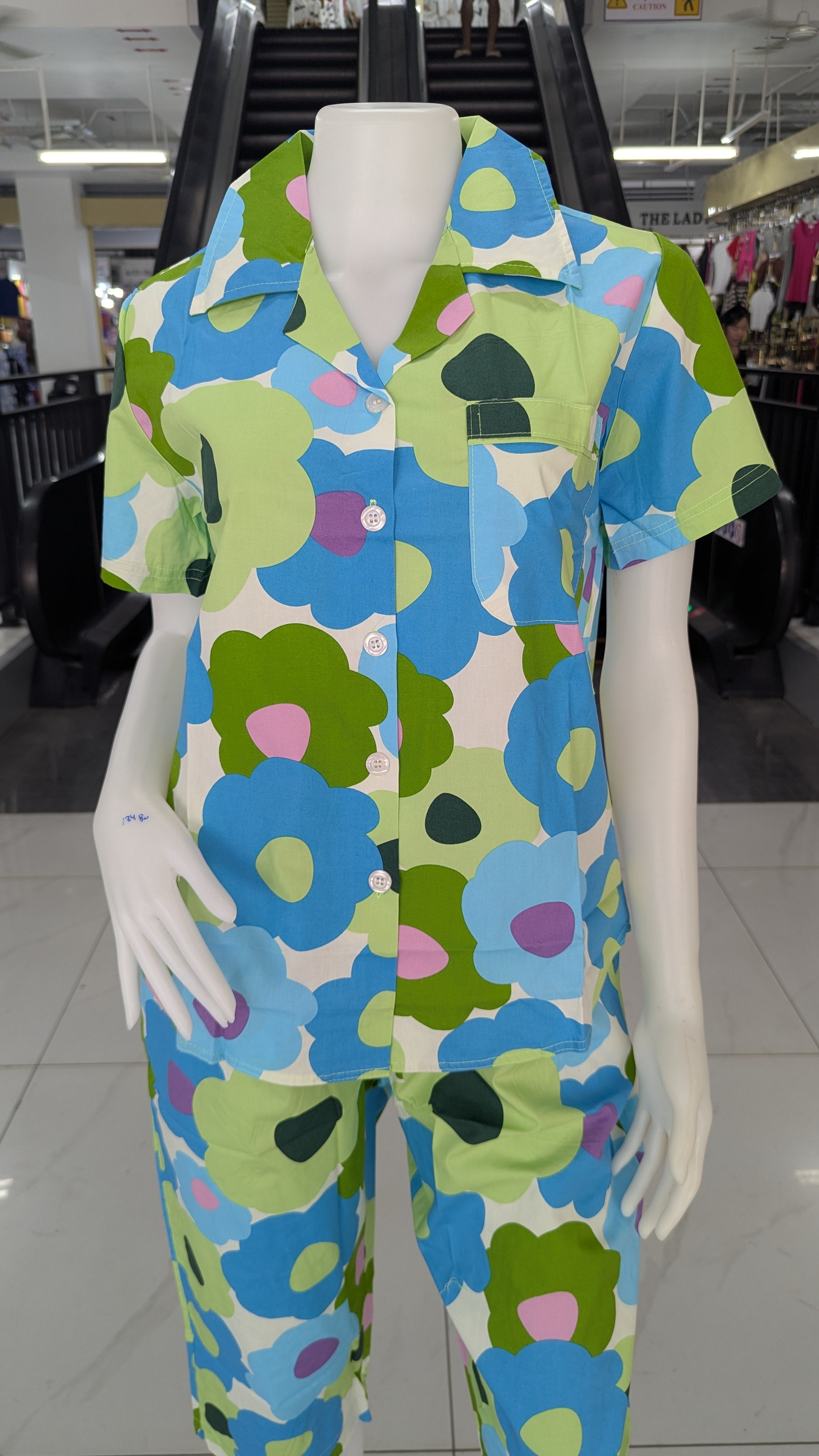 ឈុតផ្កា ធីតា ដៃខ្លី ជើងទ្រការ