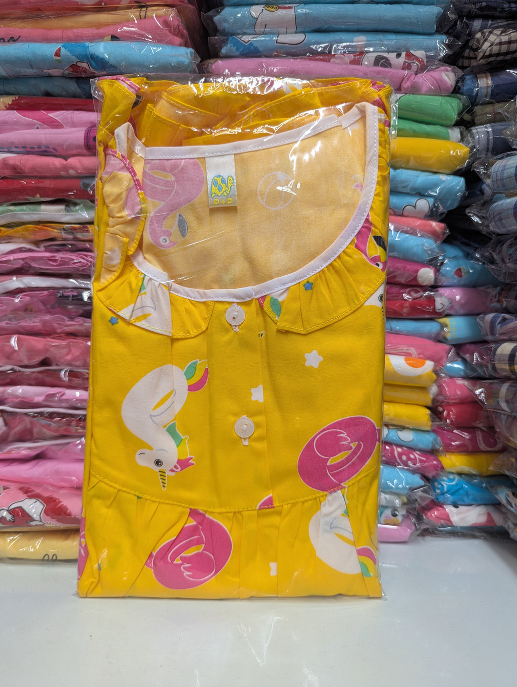 ឈុតក្មេងស្រី ដៃខ្លី ជើងខ្លី