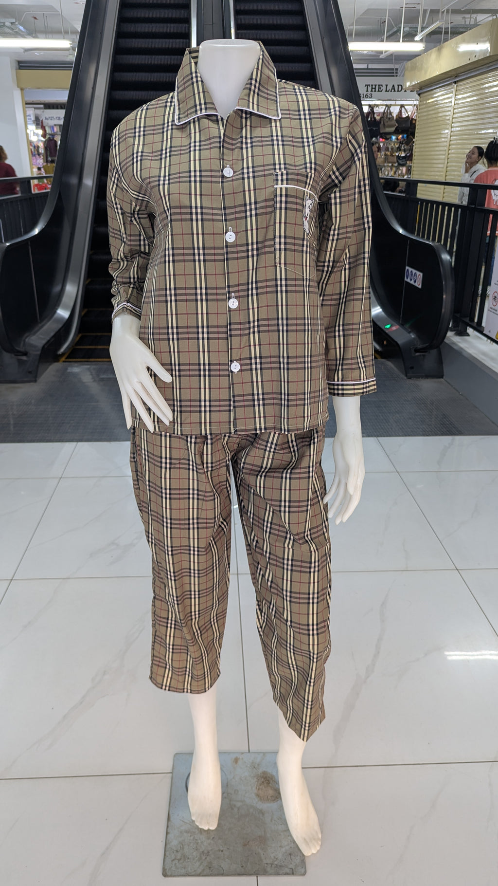 ឈុតការ៉ូ ប្រុស-ស្រី