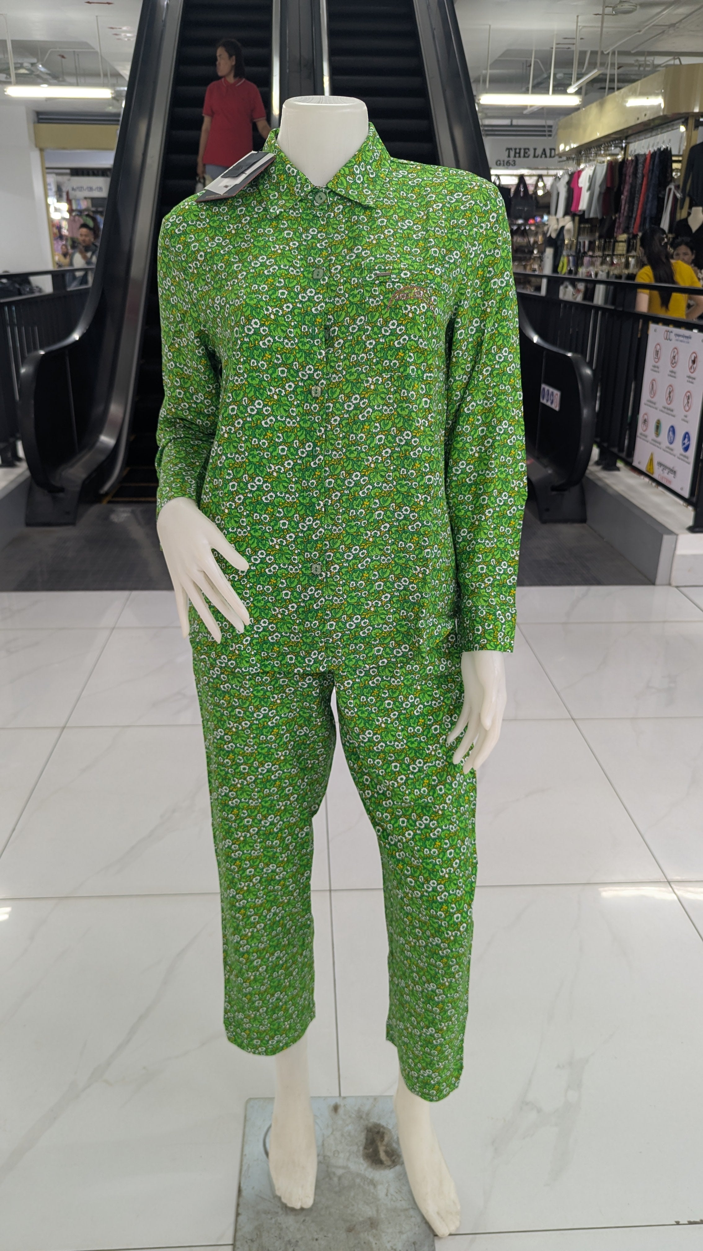 ឈុតឡុក សាច់ទន់ ដៃវែង ជើងវែង