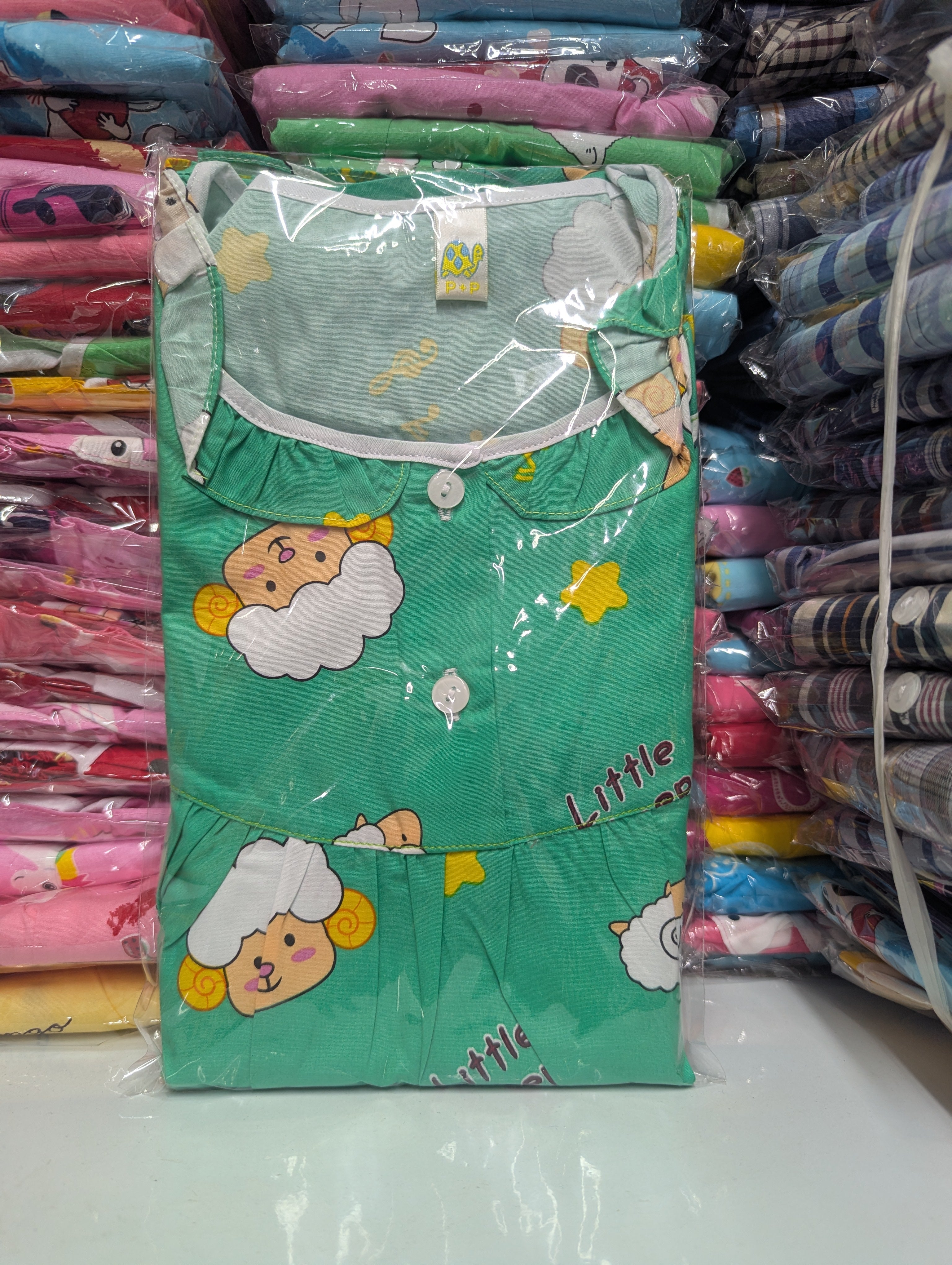 ឈុតក្មេងស្រី ដៃខ្លី ជើងខ្លី