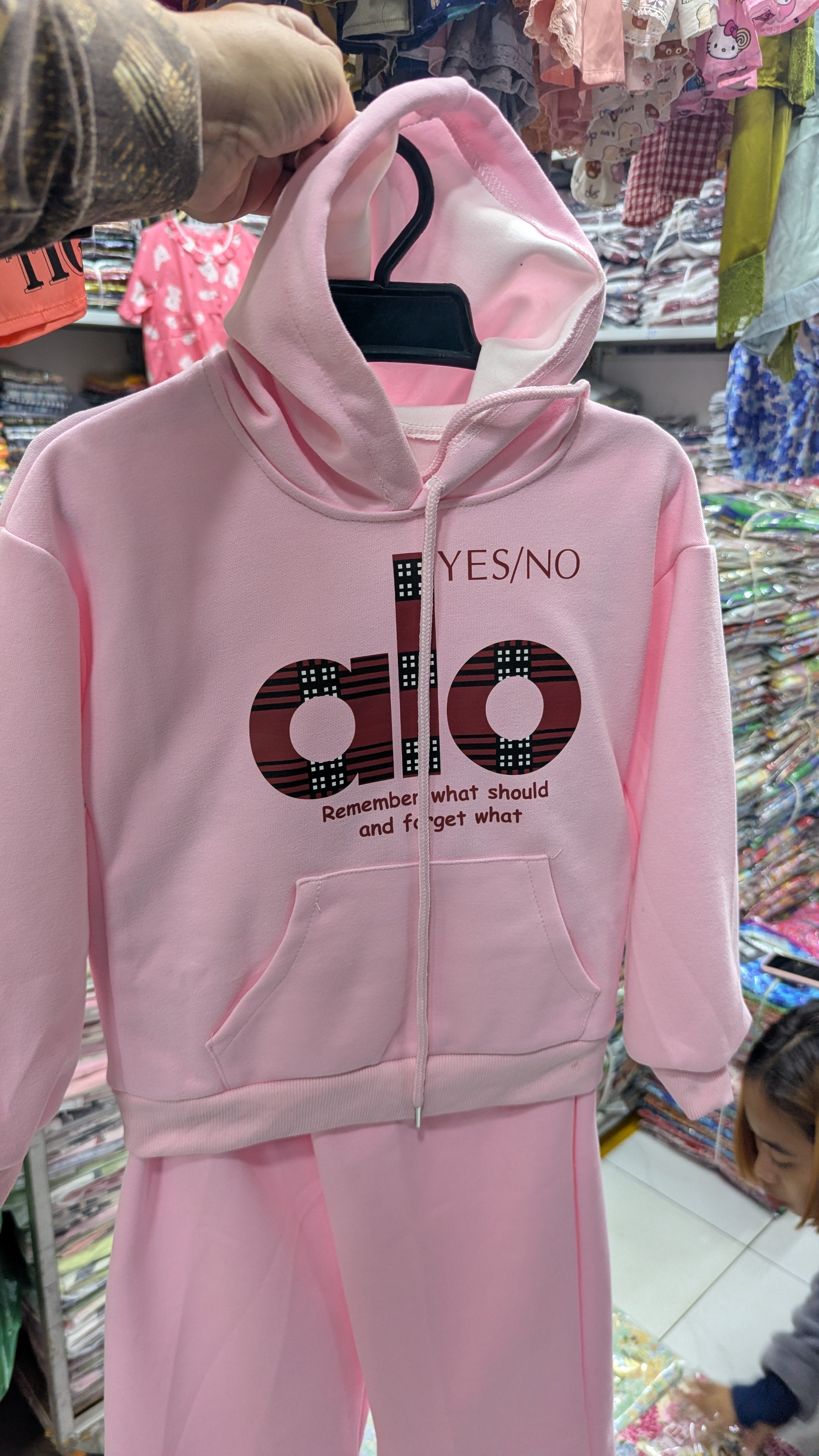 ឈុតក្មេង សាច់យឺតក្រាស់