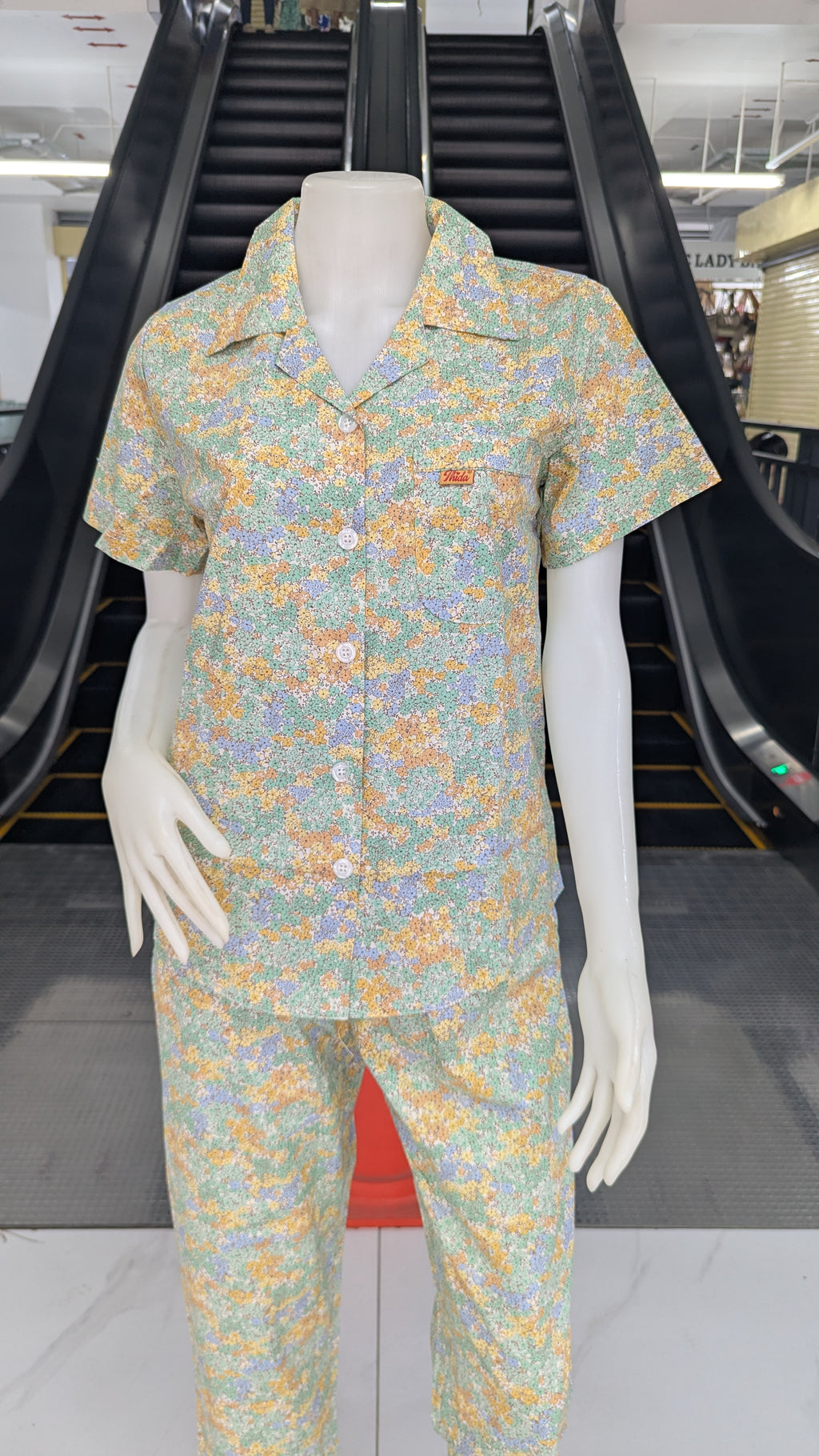 ឈុតធីតា ដៃខ្លី ជើងវែង