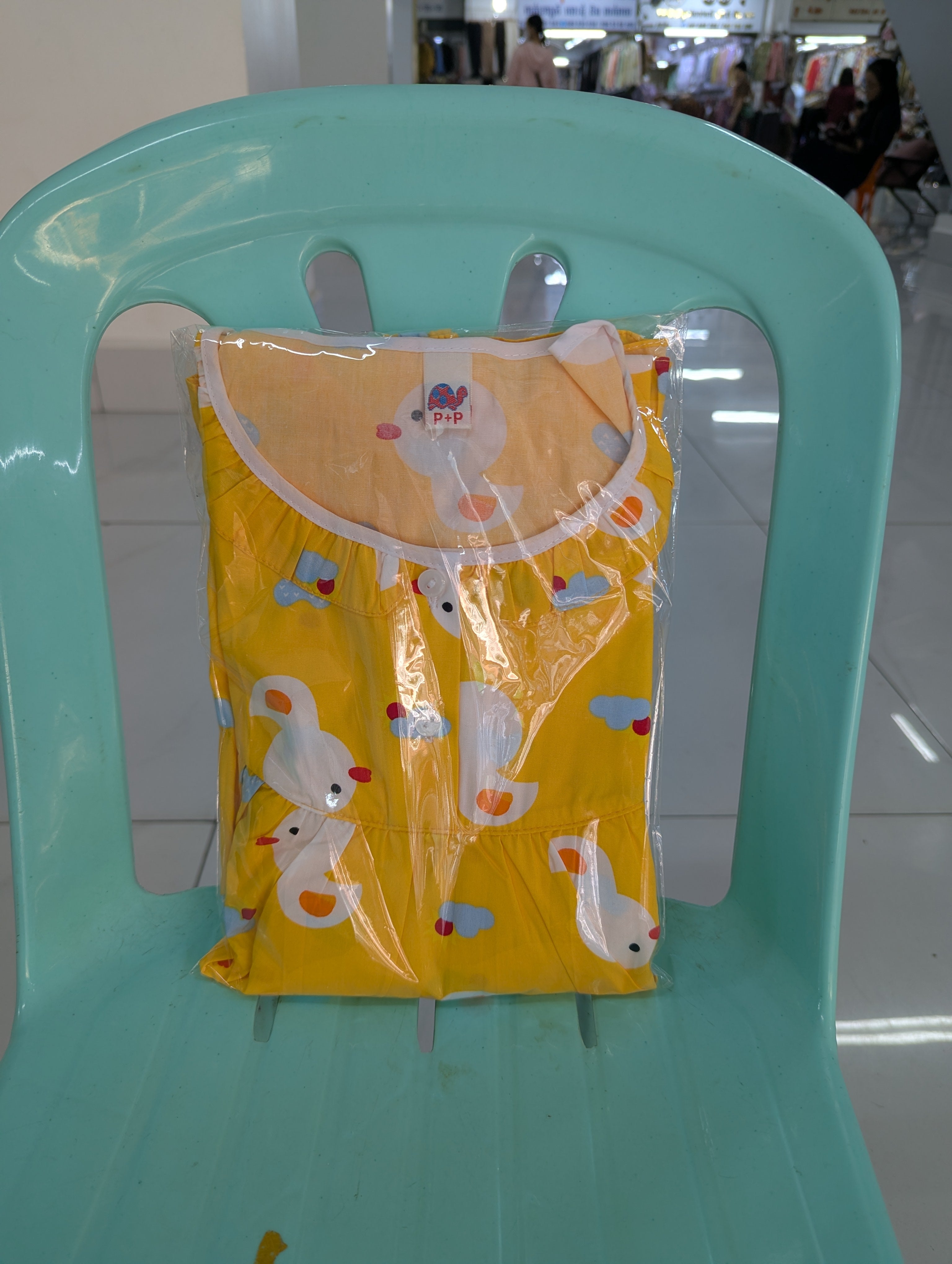 ឈុតក្មេងស្រី ដៃវែង ជើងវែង