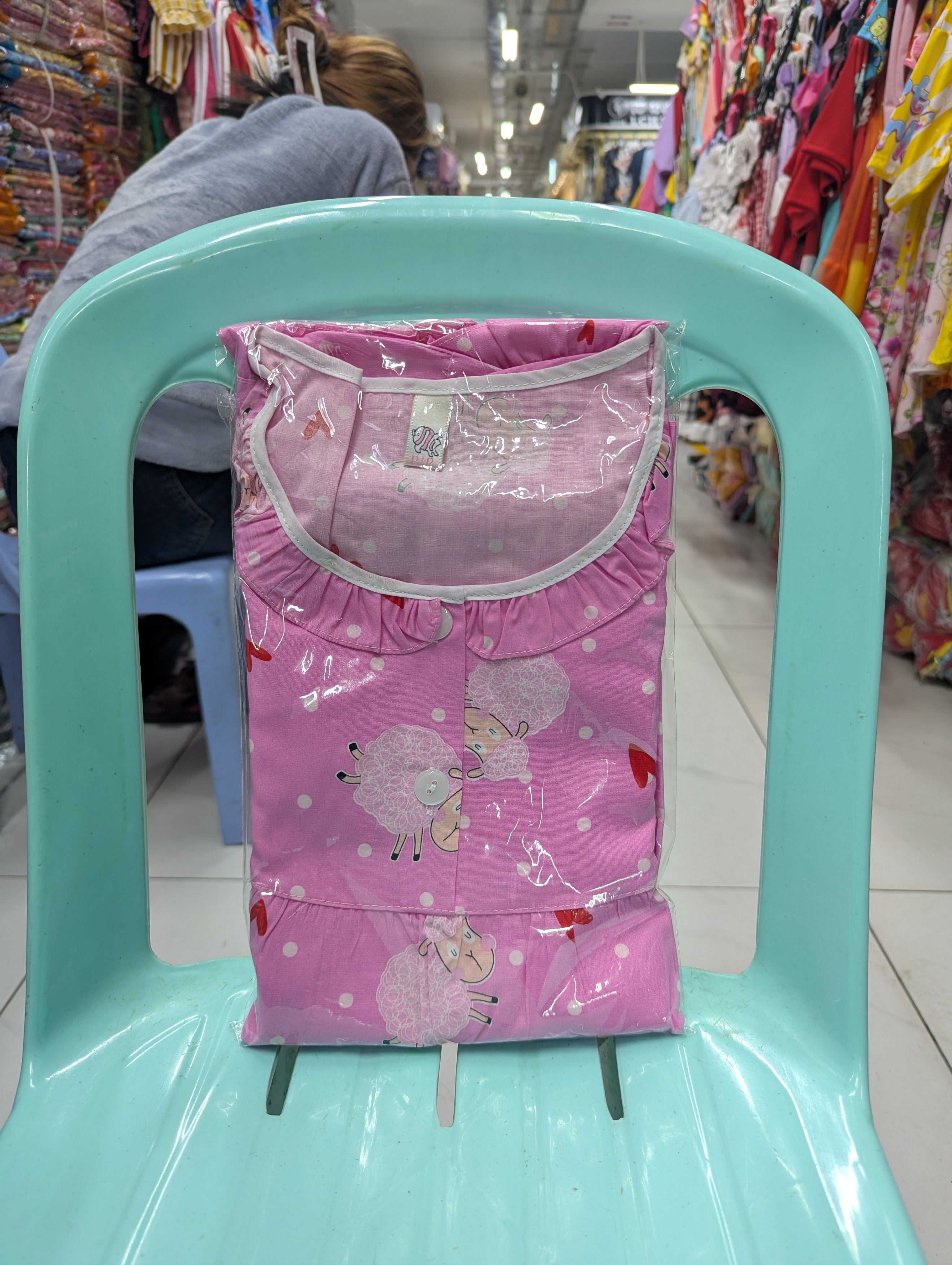 ឈុតតុកក្តាដៃខ្លី ជើងវែង