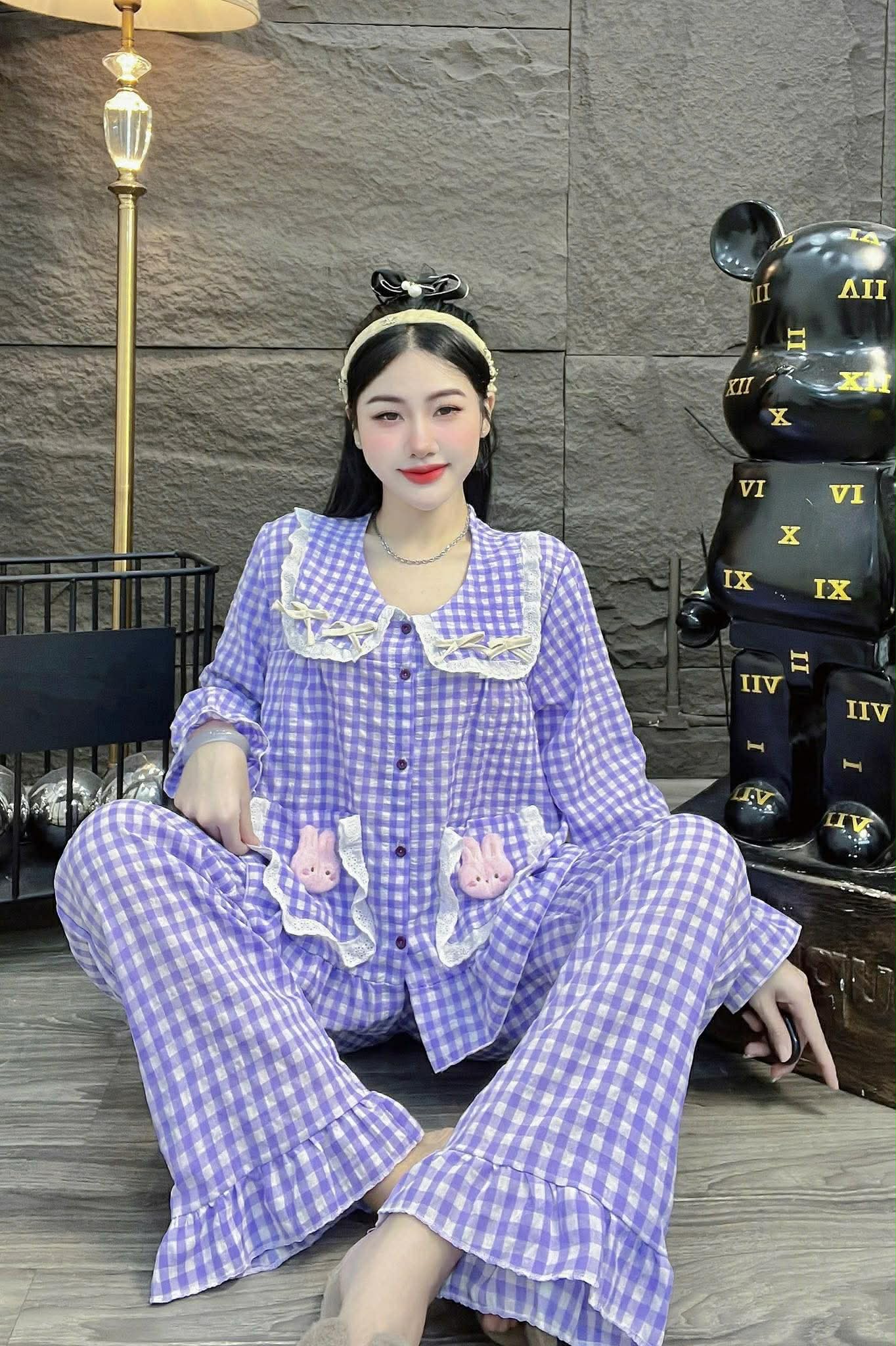 ឈុតការ៉ូសាច់ឡេនីន ដៃវែង ជើងវែង