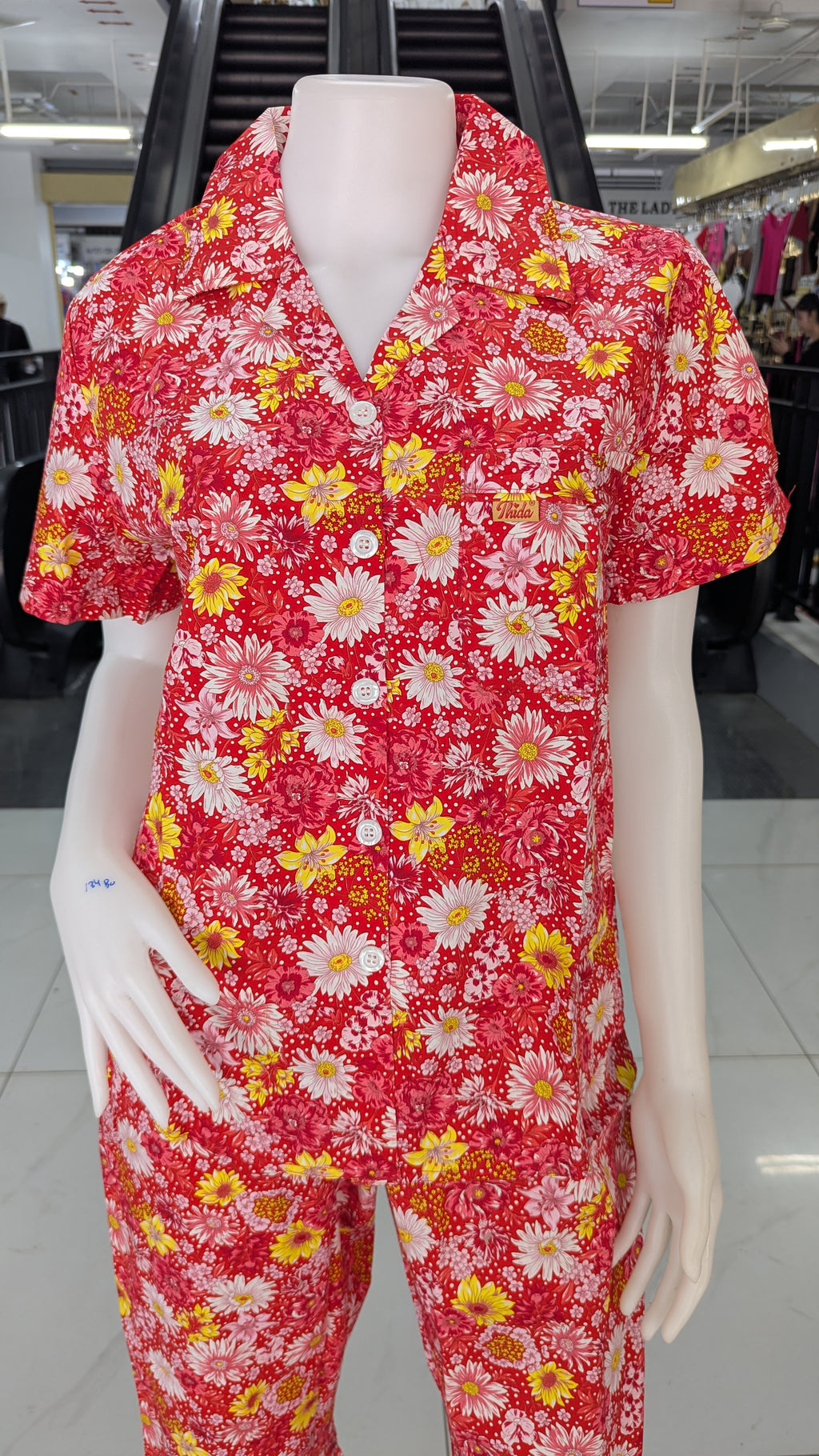 ឈុតផ្កា ធីតា ដៃខ្លី ជើងទ្រការ