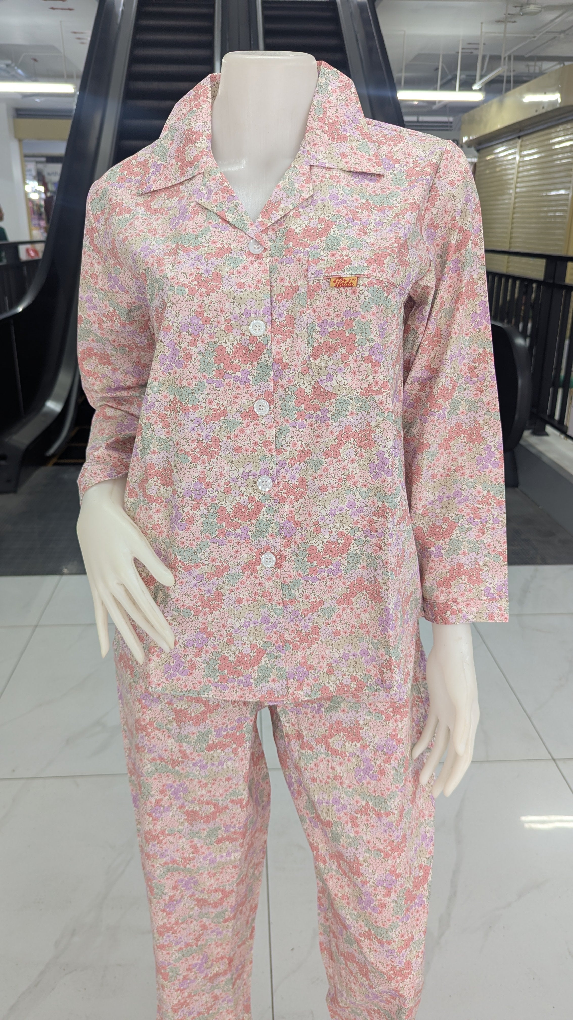 ឈុតផ្កា ធីតា ដៃវែង ជើងវែង