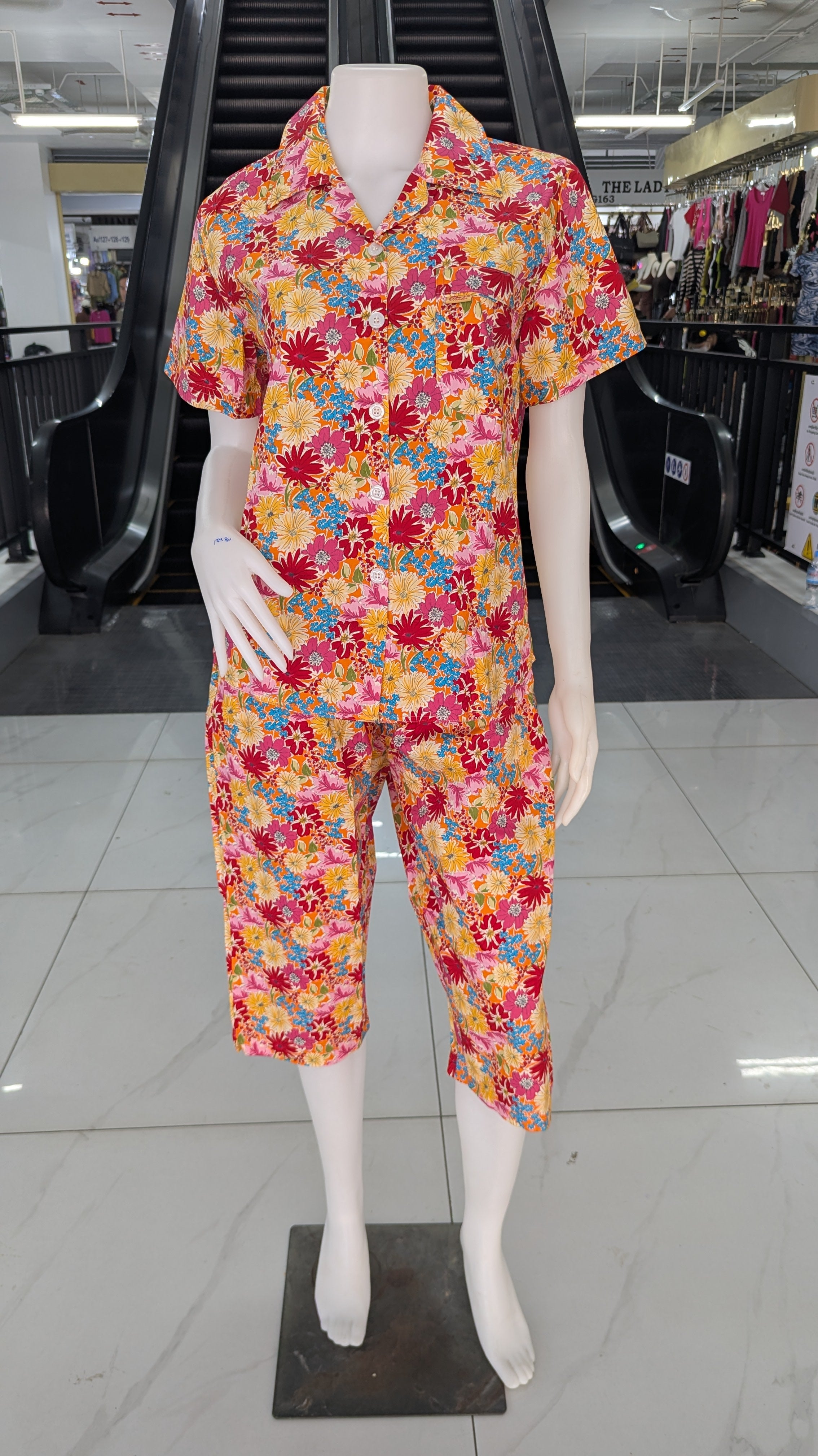 ឈុតផ្កា ធីតា ដៃខ្លី ជើងទ្រការ