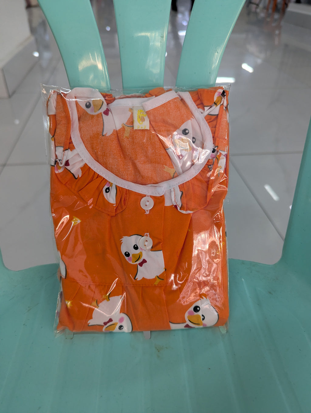 ឈុតក្មេងស្រី ដៃខ្លី ជើងខ្លី