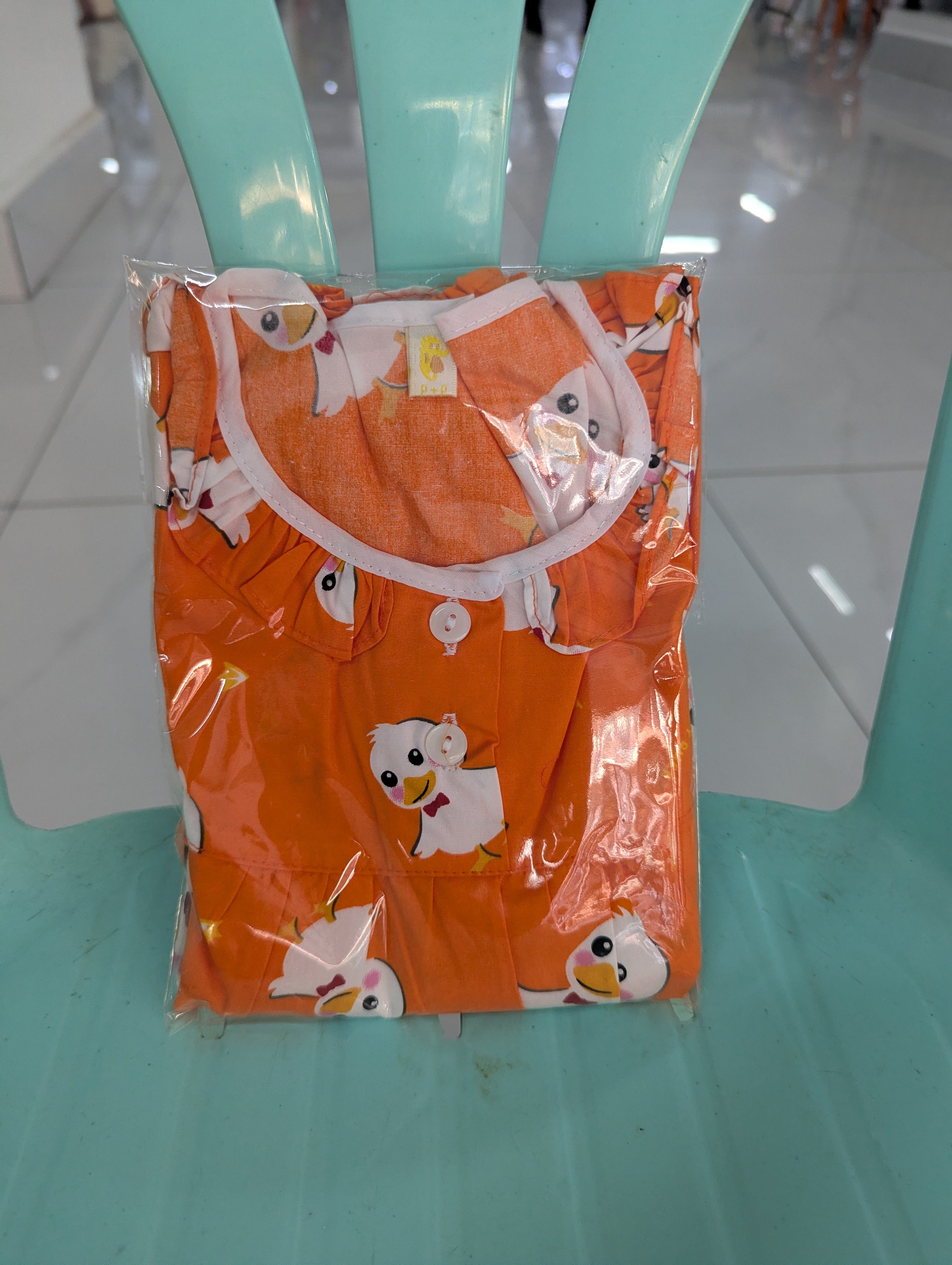 ឈុតក្មេងស្រី ដៃខ្លី ជើងខ្លី