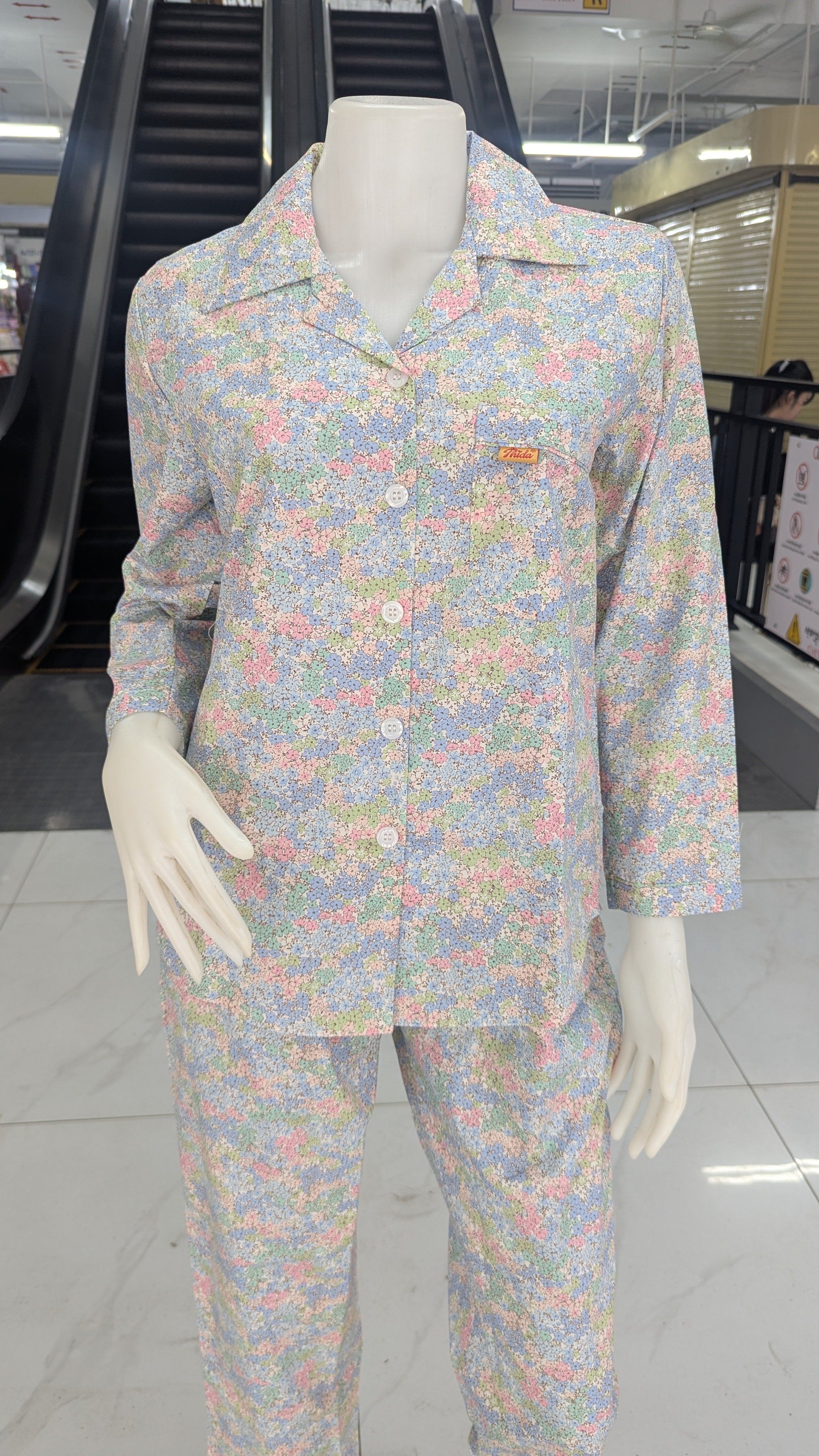 ឈុតផ្កា ធីតា ដៃវែង ជើងវែង