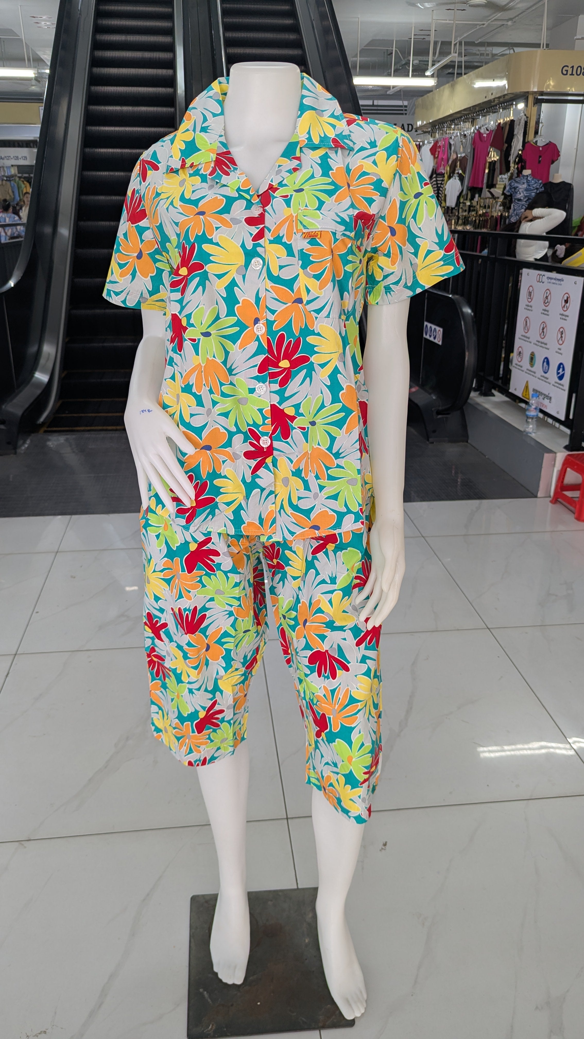 ឈុតផ្កា ធីតា ដៃខ្លី ជើងទ្រការ