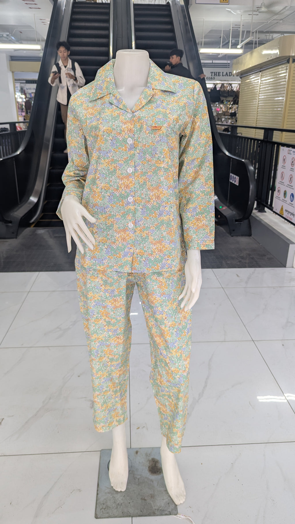 ឈុតផ្កា ធីតា ដៃវែង ជើងវែង