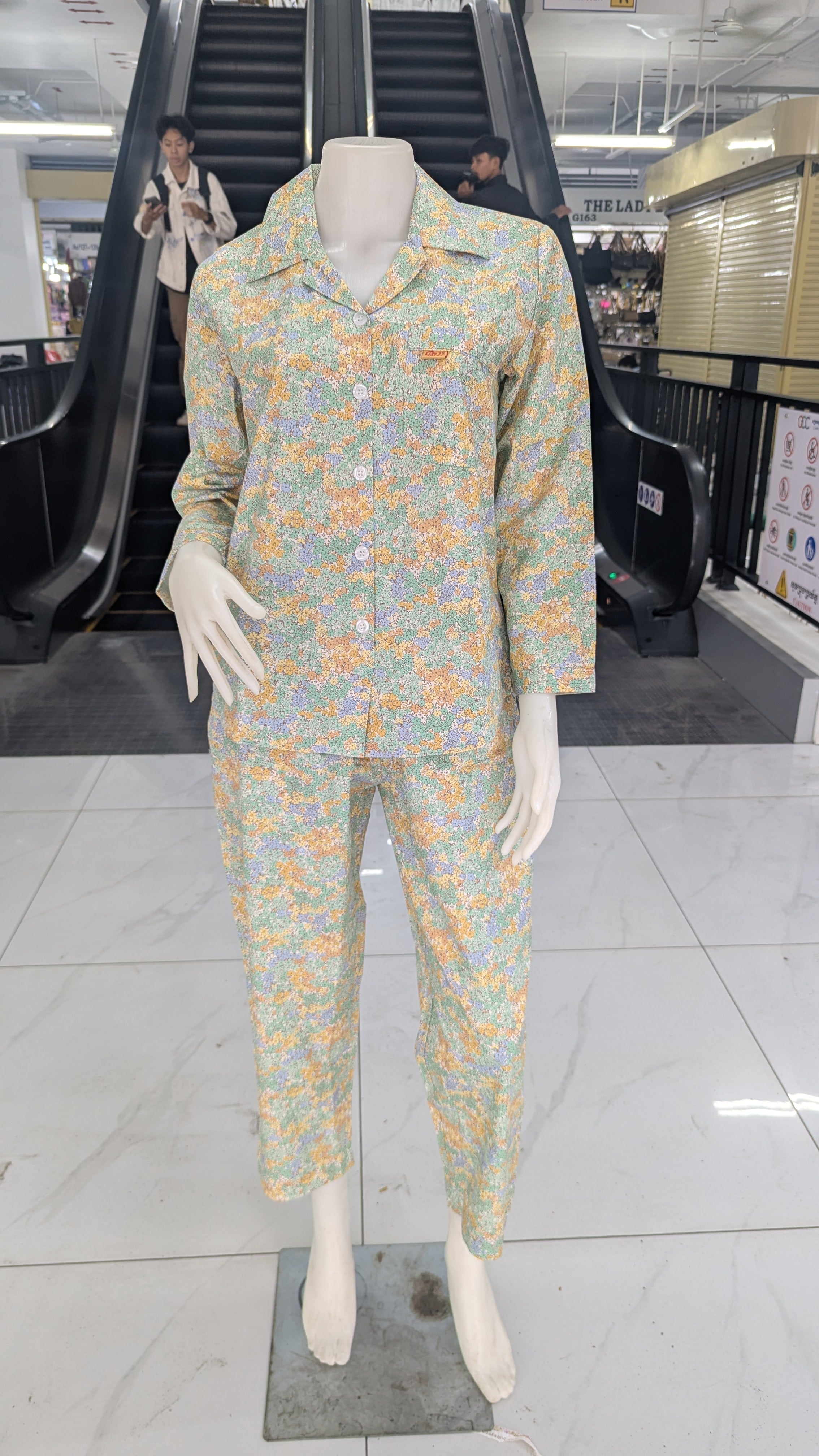 ឈុតផ្កា ធីតា ដៃវែង ជើងវែង