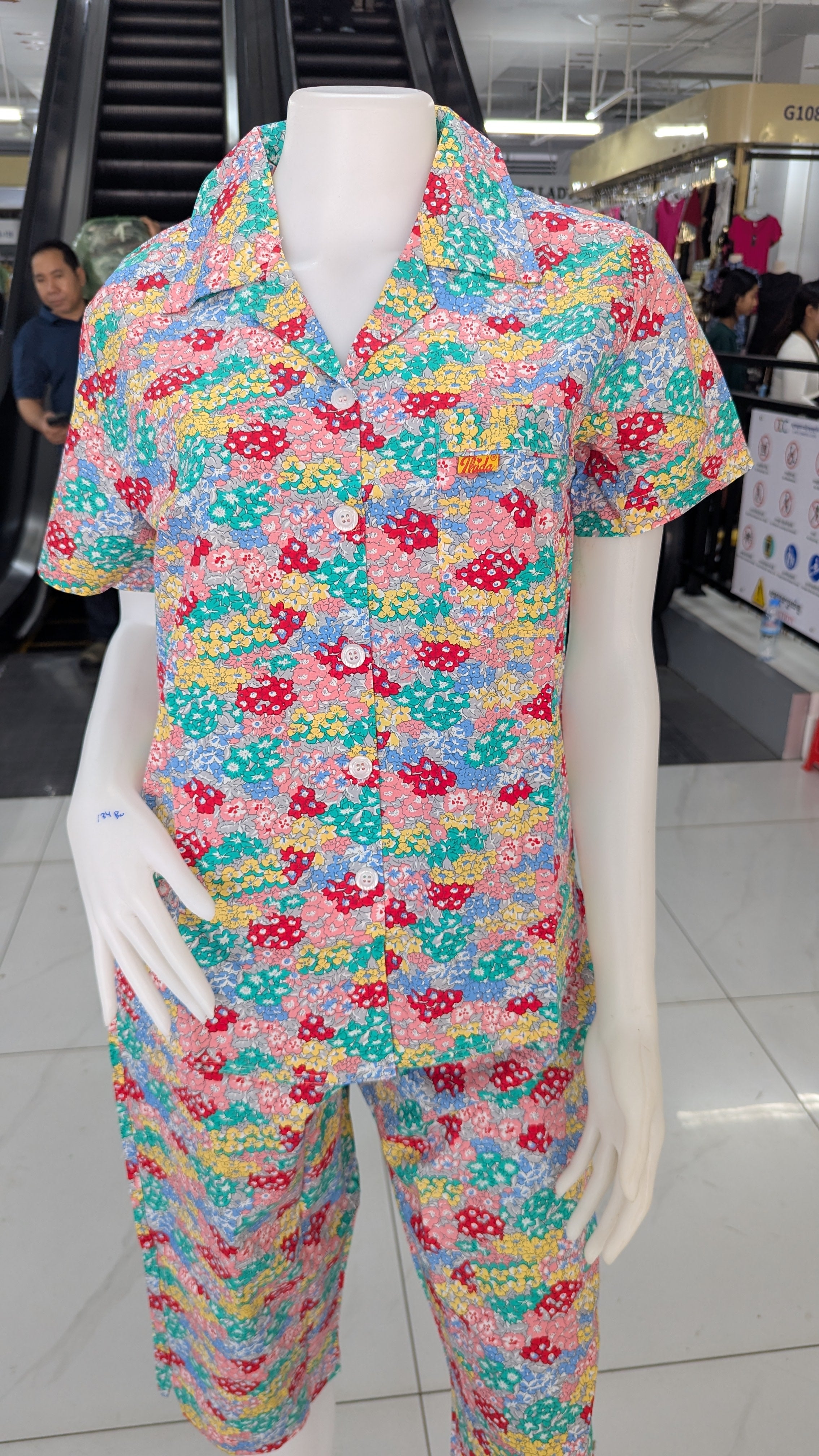 ឈុតផ្កា ធីតា ដៃខ្លី ជើងទ្រការ