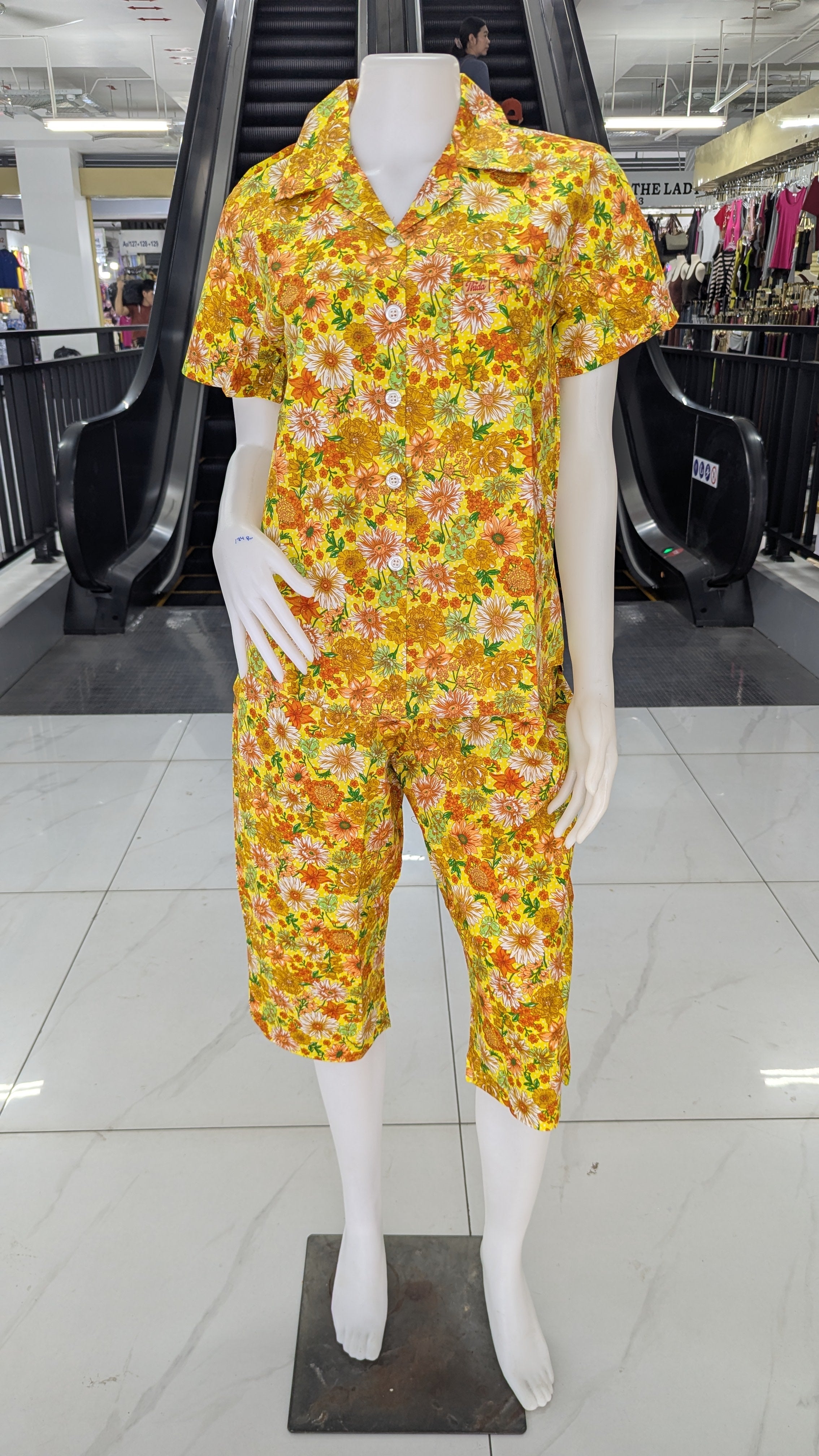 ឈុតផ្កា ធីតា ដៃខ្លី ជើងទ្រការ