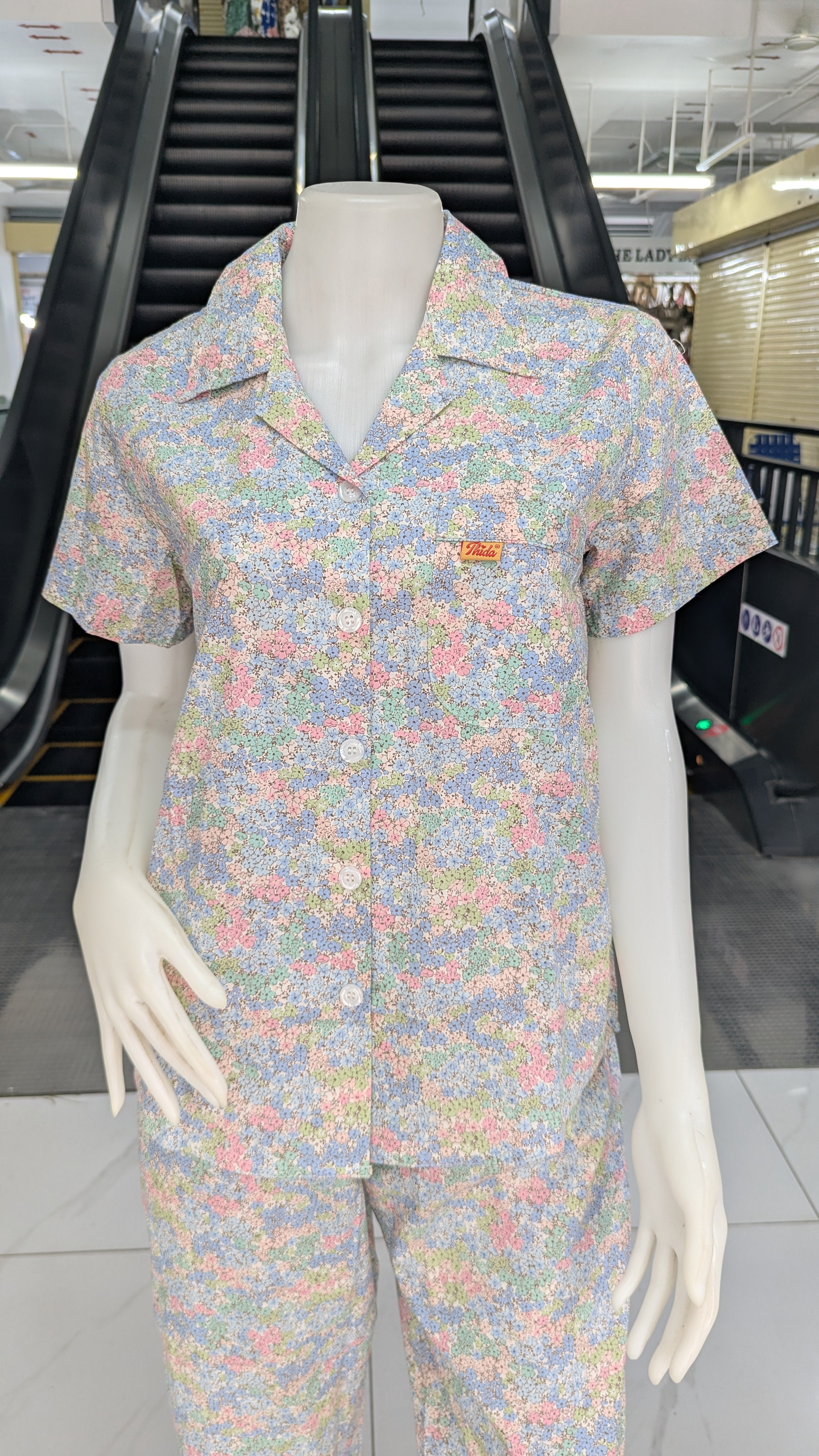 ឈុតធីតា ដៃខ្លី ជើងវែង