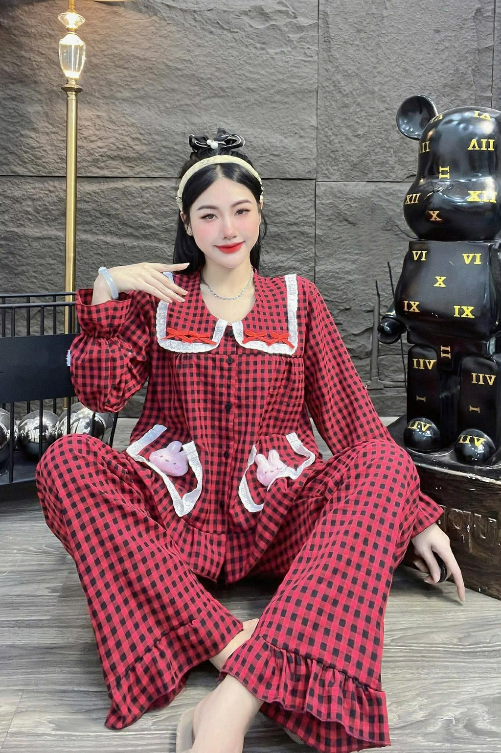 ឈុតការ៉ូសាច់ឡេនីន ដៃវែង ជើងវែង