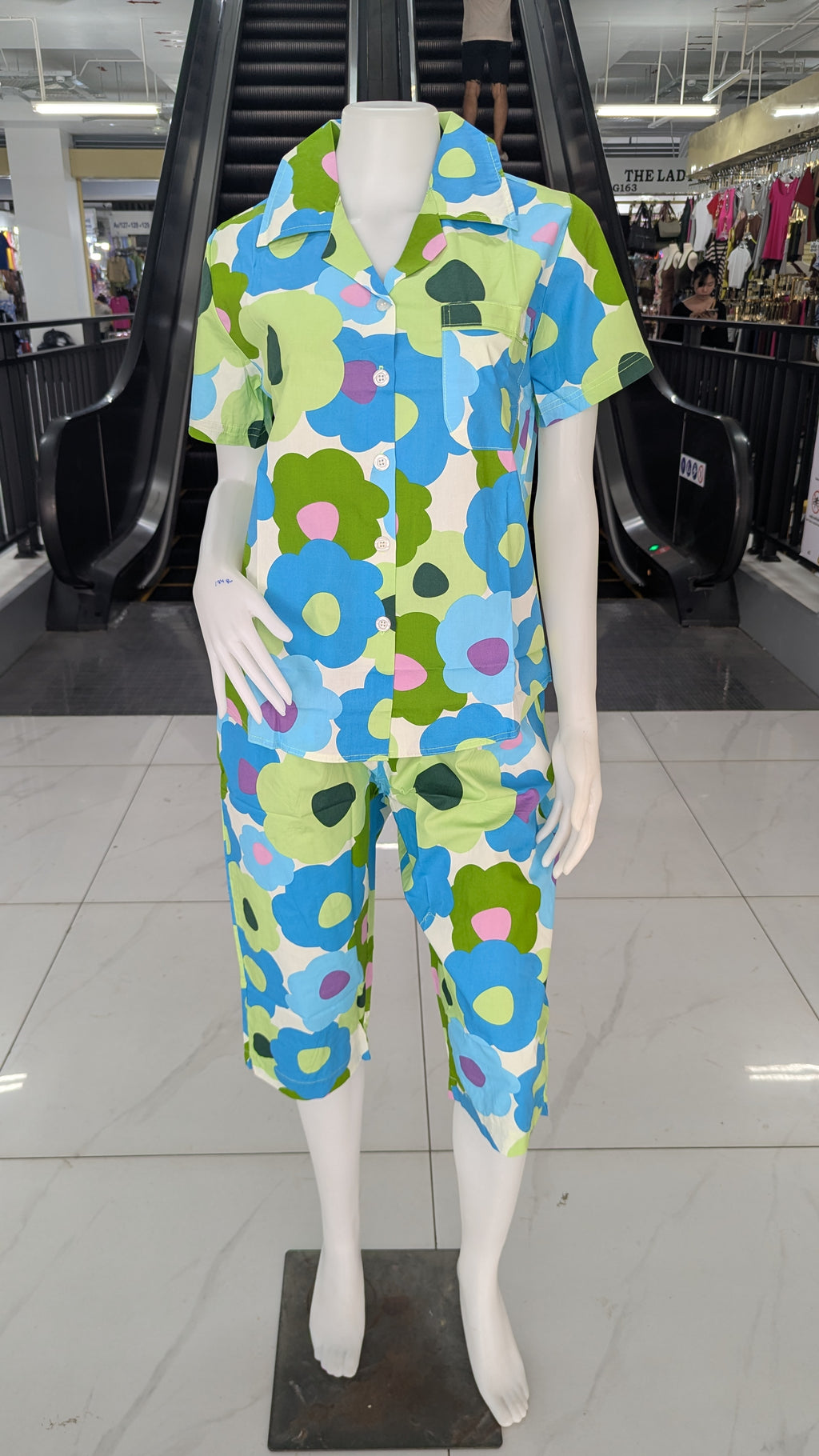 ឈុតផ្កា ធីតា ដៃខ្លី ជើងទ្រការ