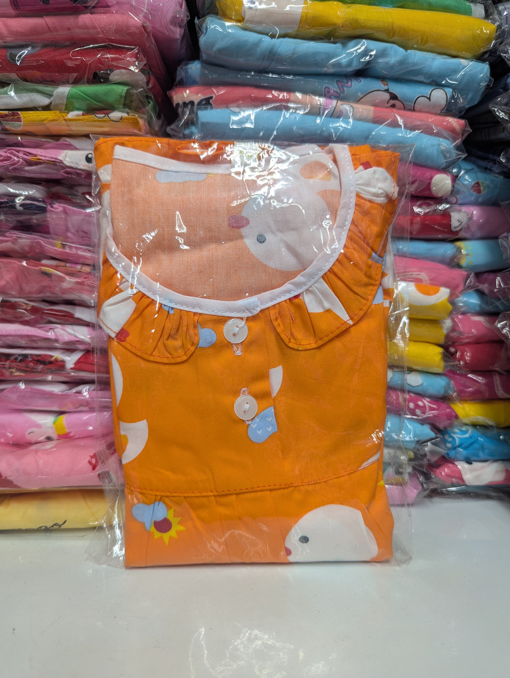 ឈុតក្មេងស្រី ដៃខ្លី ជើងខ្លី