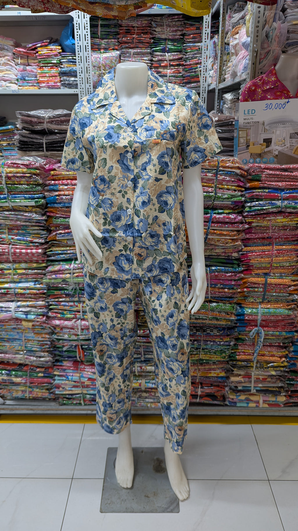 ឈុតផ្កា ធីតា ដៃខ្លី ជើងវែង