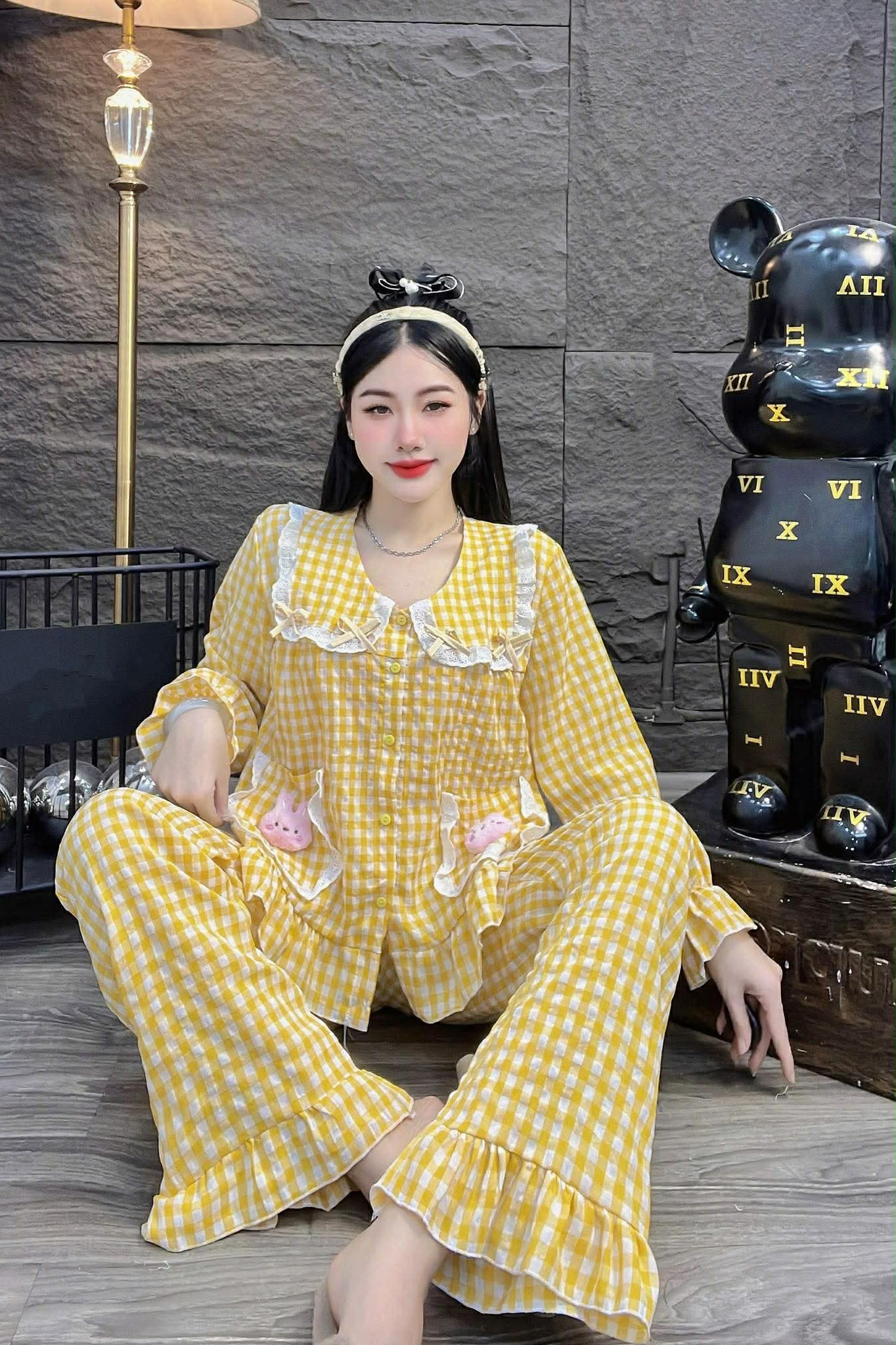 ឈុតការ៉ូសាច់ឡេនីន ដៃវែង ជើងវែង