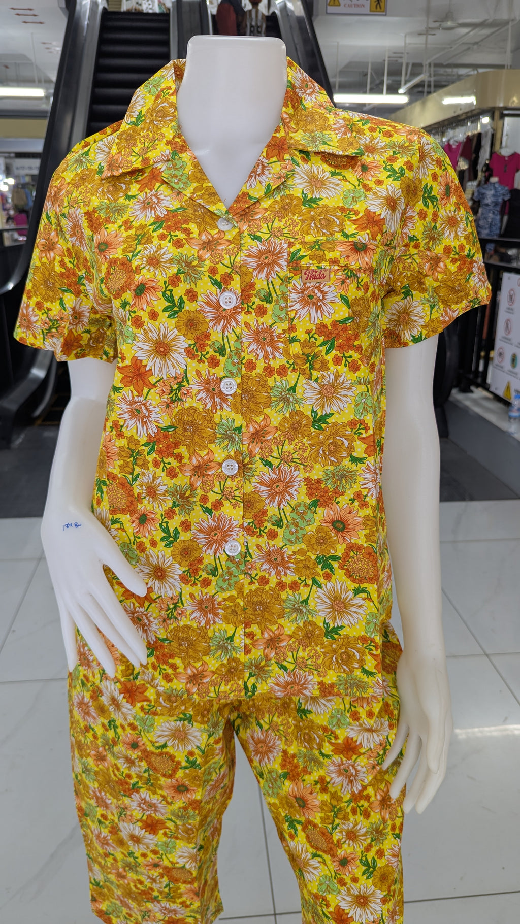 ឈុតផ្កា ធីតា ដៃខ្លី ជើងទ្រការ