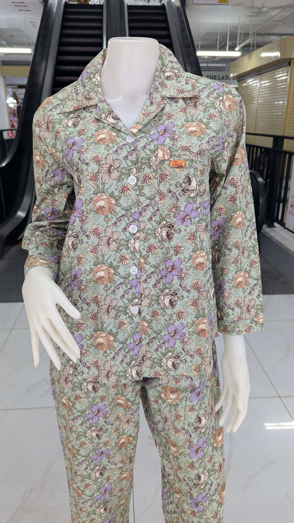 ឈុតផ្កា ធីតា ដៃវែង ជើងវែង