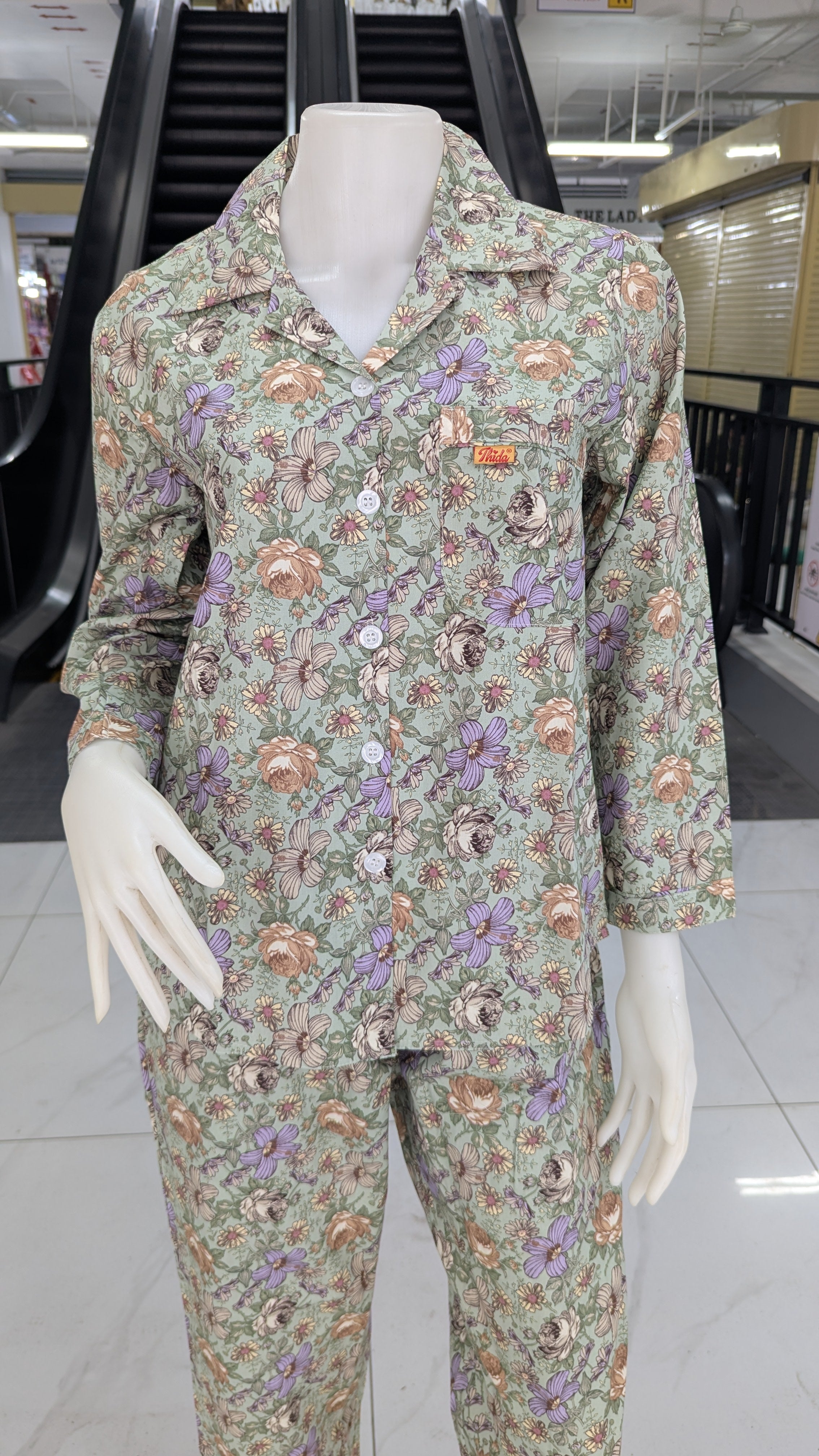 ឈុតផ្កា ធីតា ដៃវែង ជើងវែង