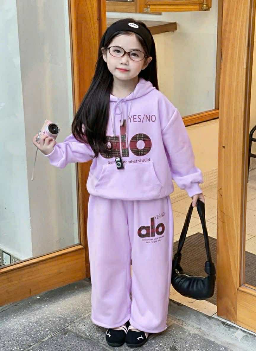 ឈុតក្មេង សាច់យឺតក្រាស់