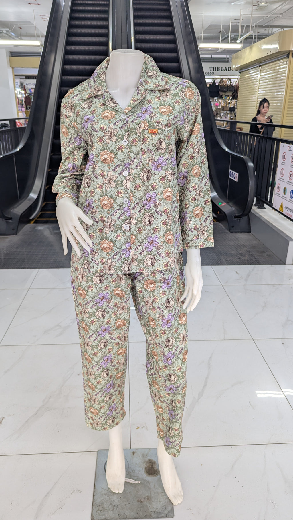 ឈុតផ្កា ធីតា ដៃវែង ជើងវែង